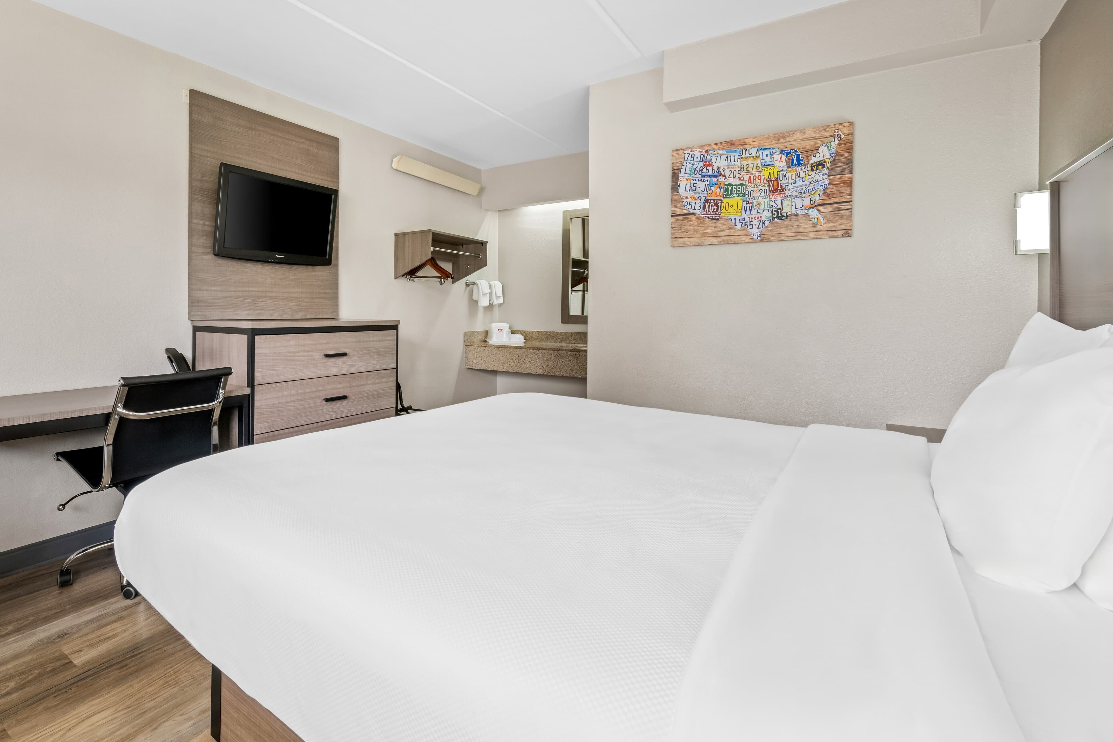 Econo Lodge Hickory — 16