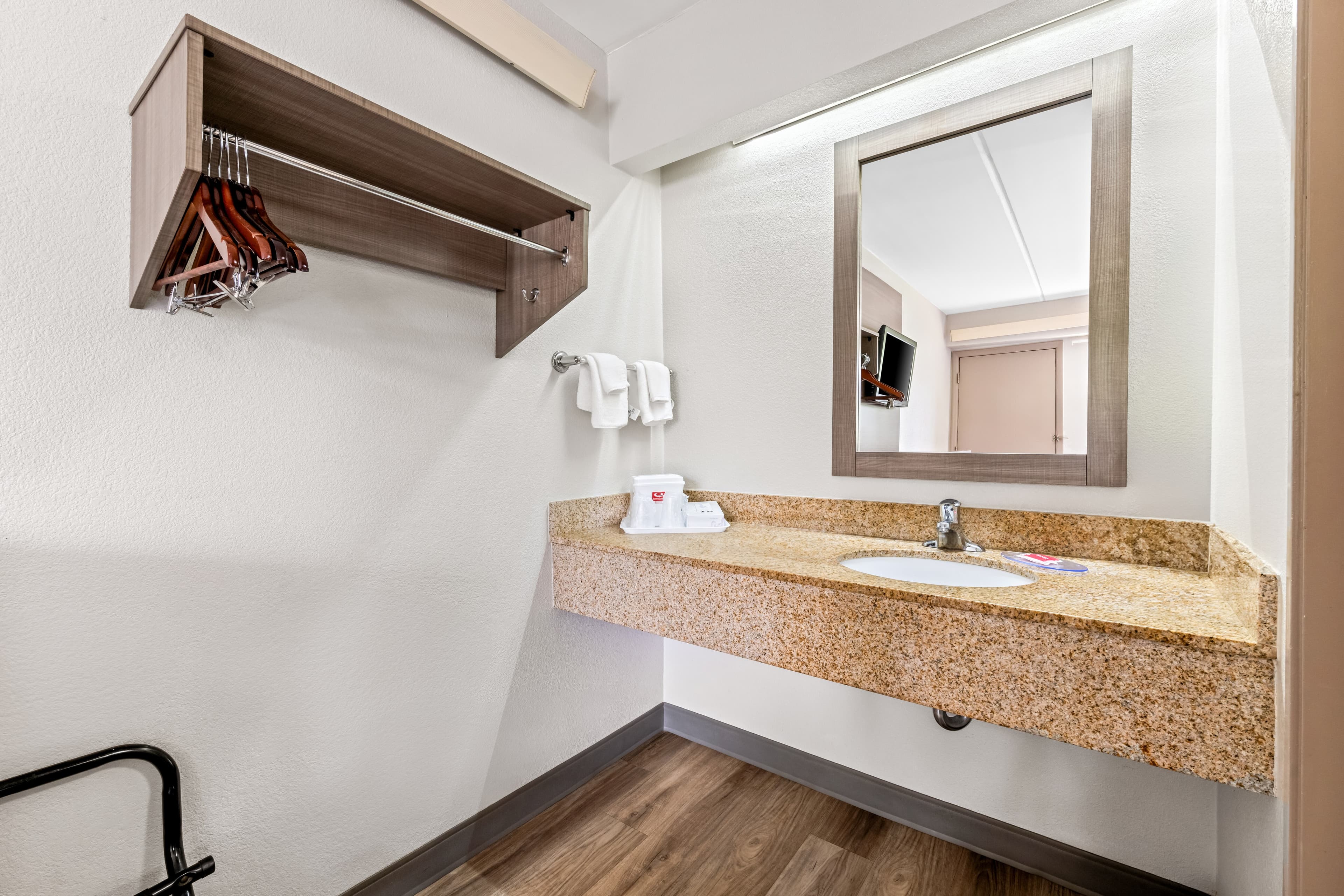 Econo Lodge Hickory — 19
