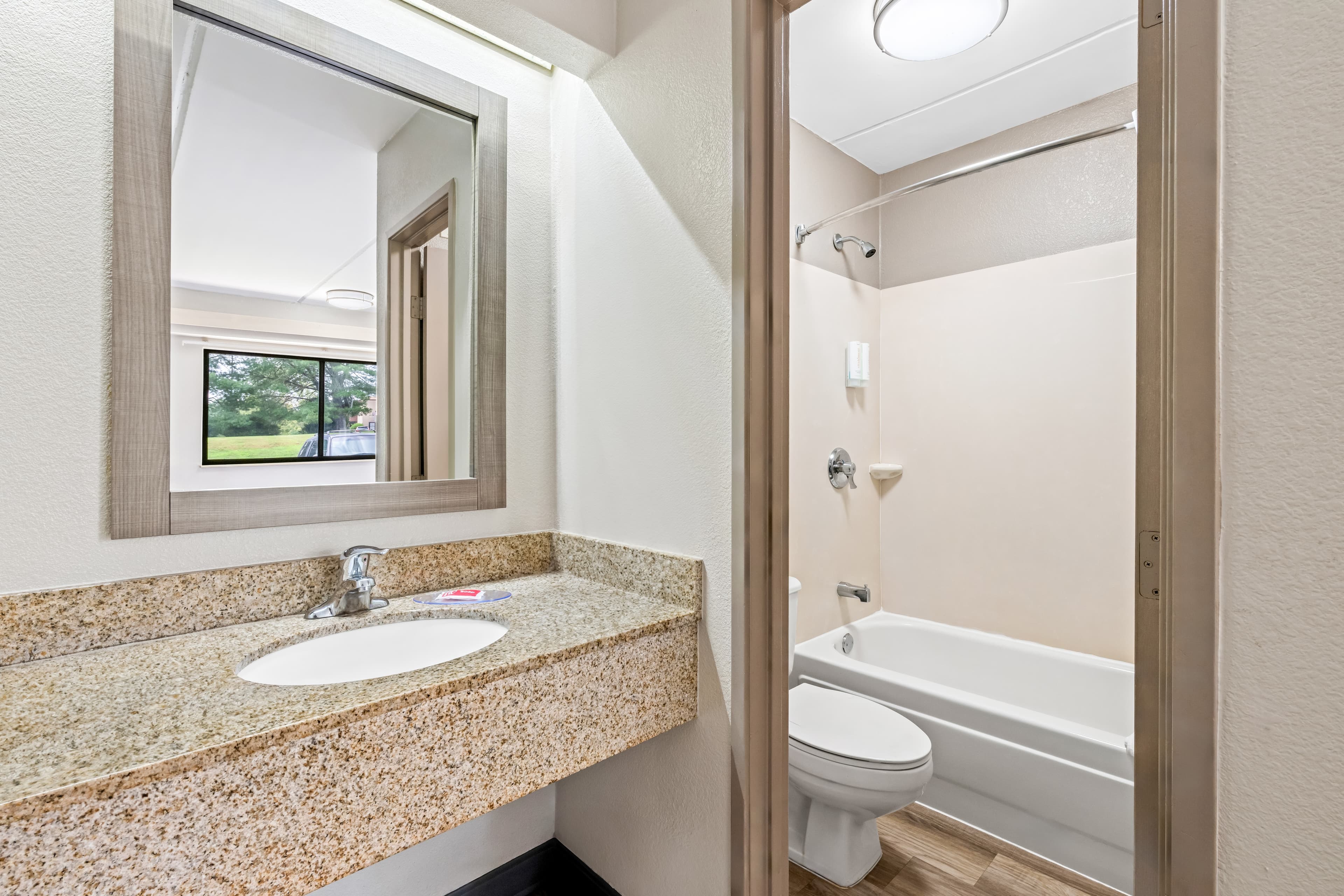 Econo Lodge Hickory — 20