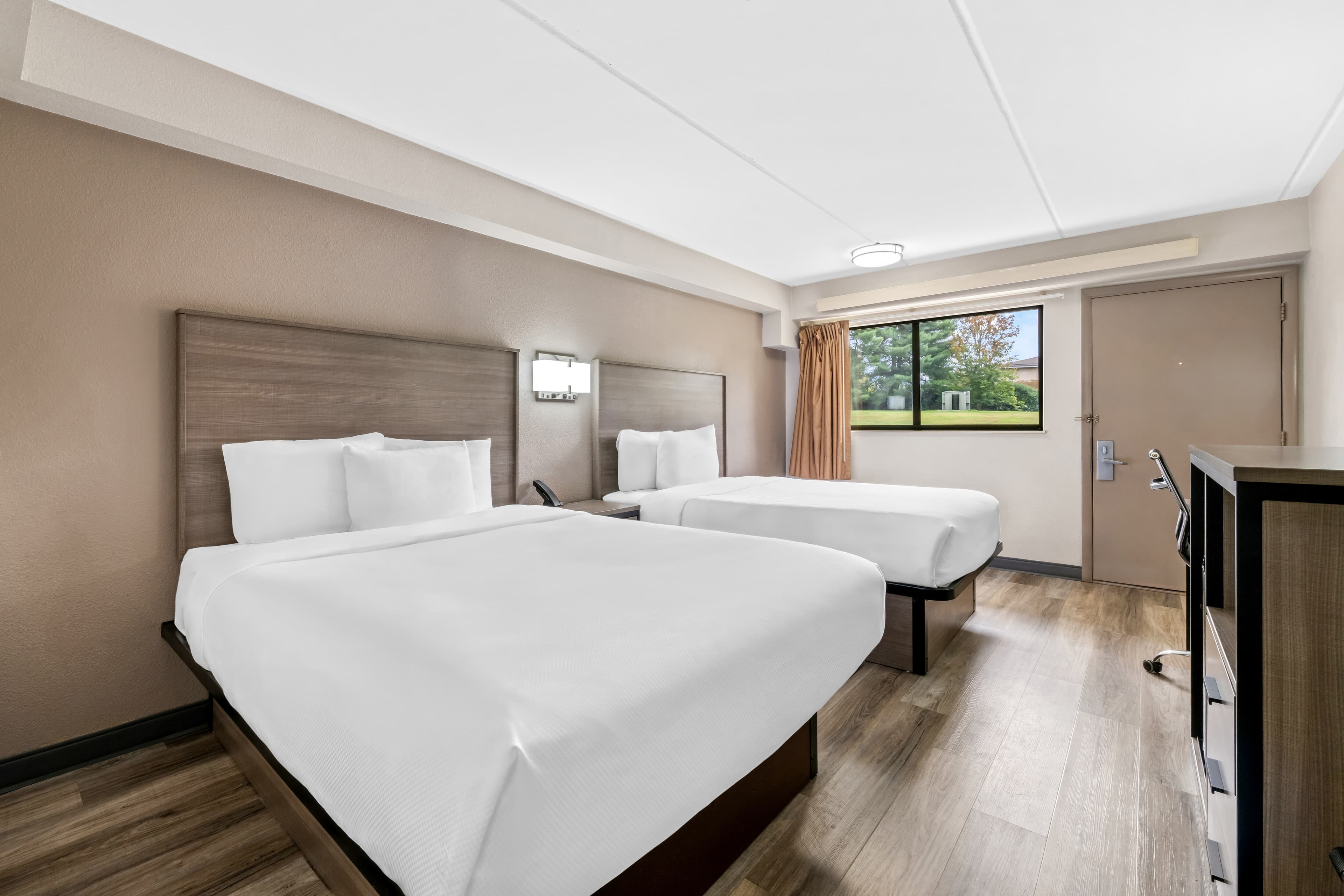 Econo Lodge Hickory — 23