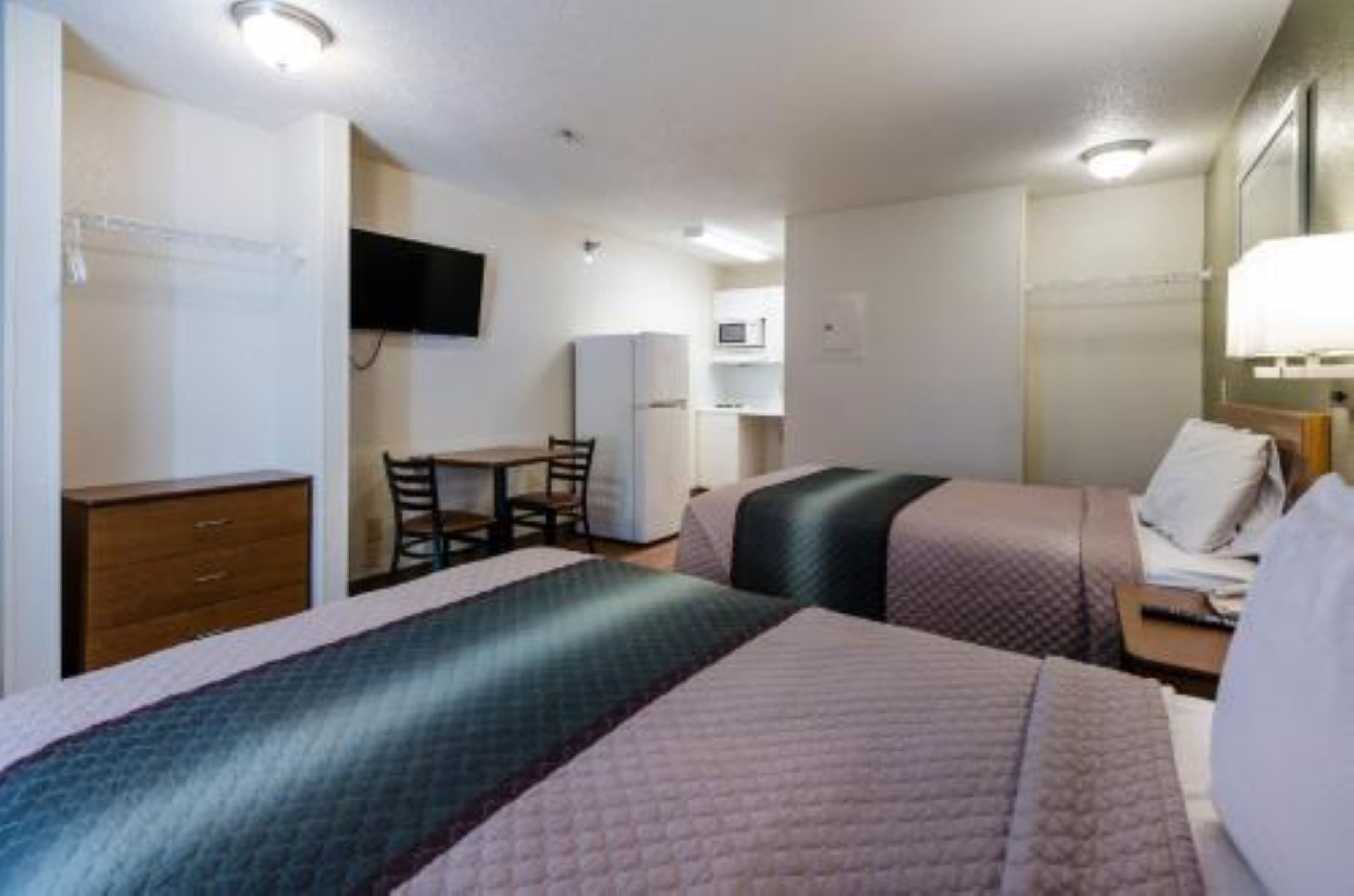 Suburban Studios Winston Salem-University Parkway - Image 3