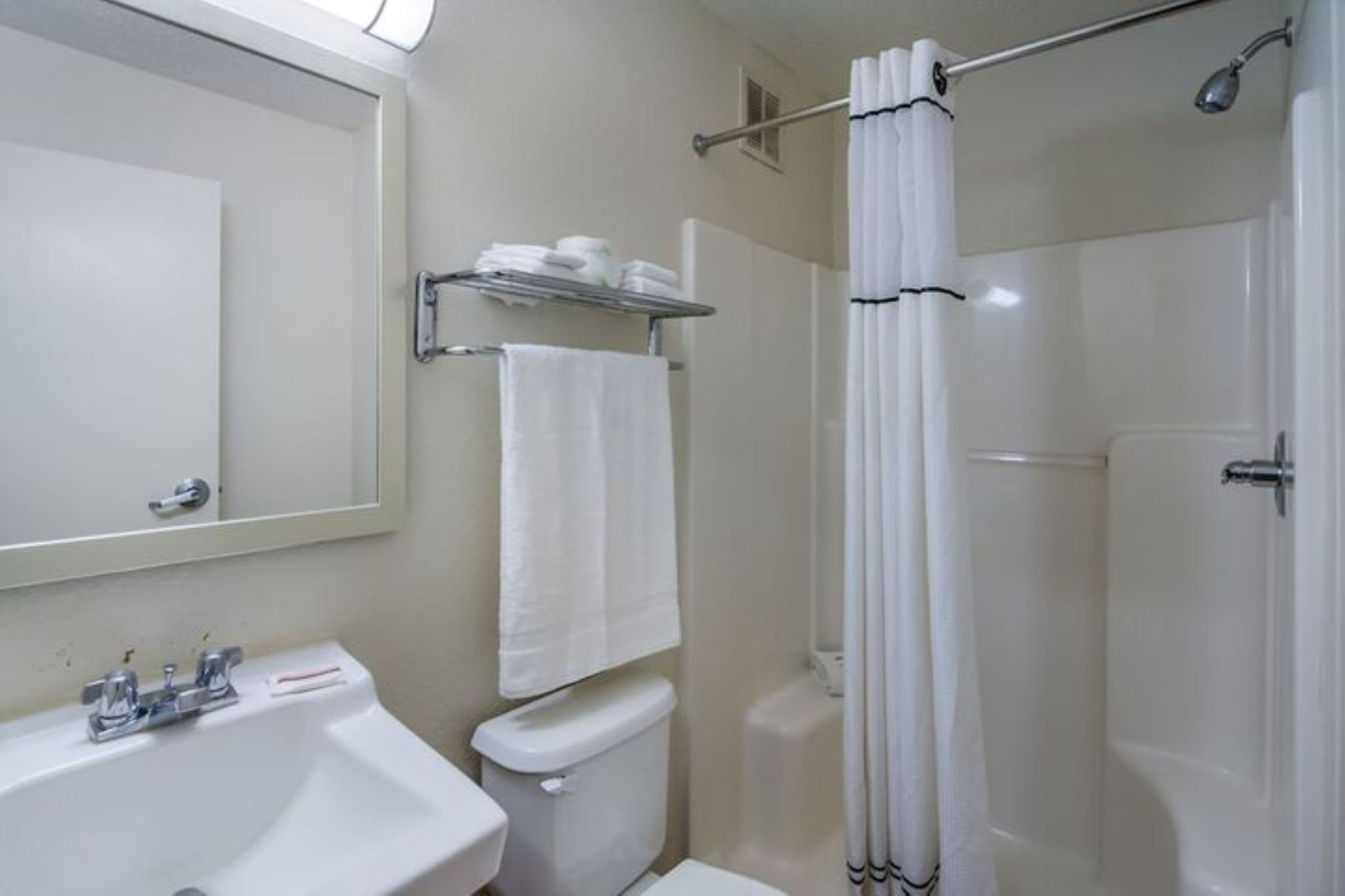 Suburban Studios Winston Salem-University Parkway - Image 5