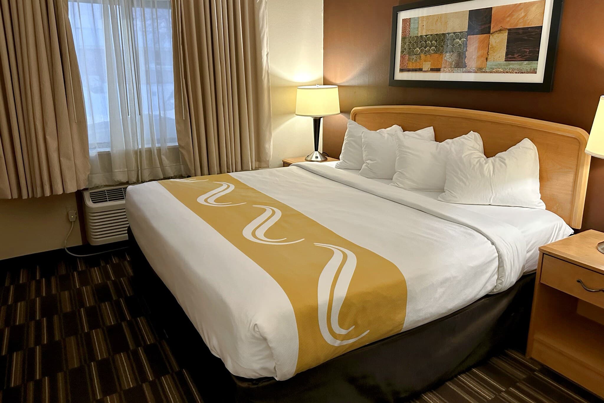 Quality Suites Near West Acres - Image 1
