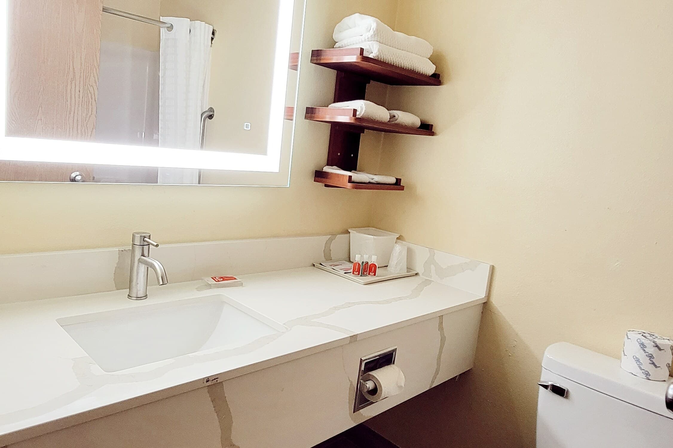 Econo Lodge Fargo - West Acres — 22