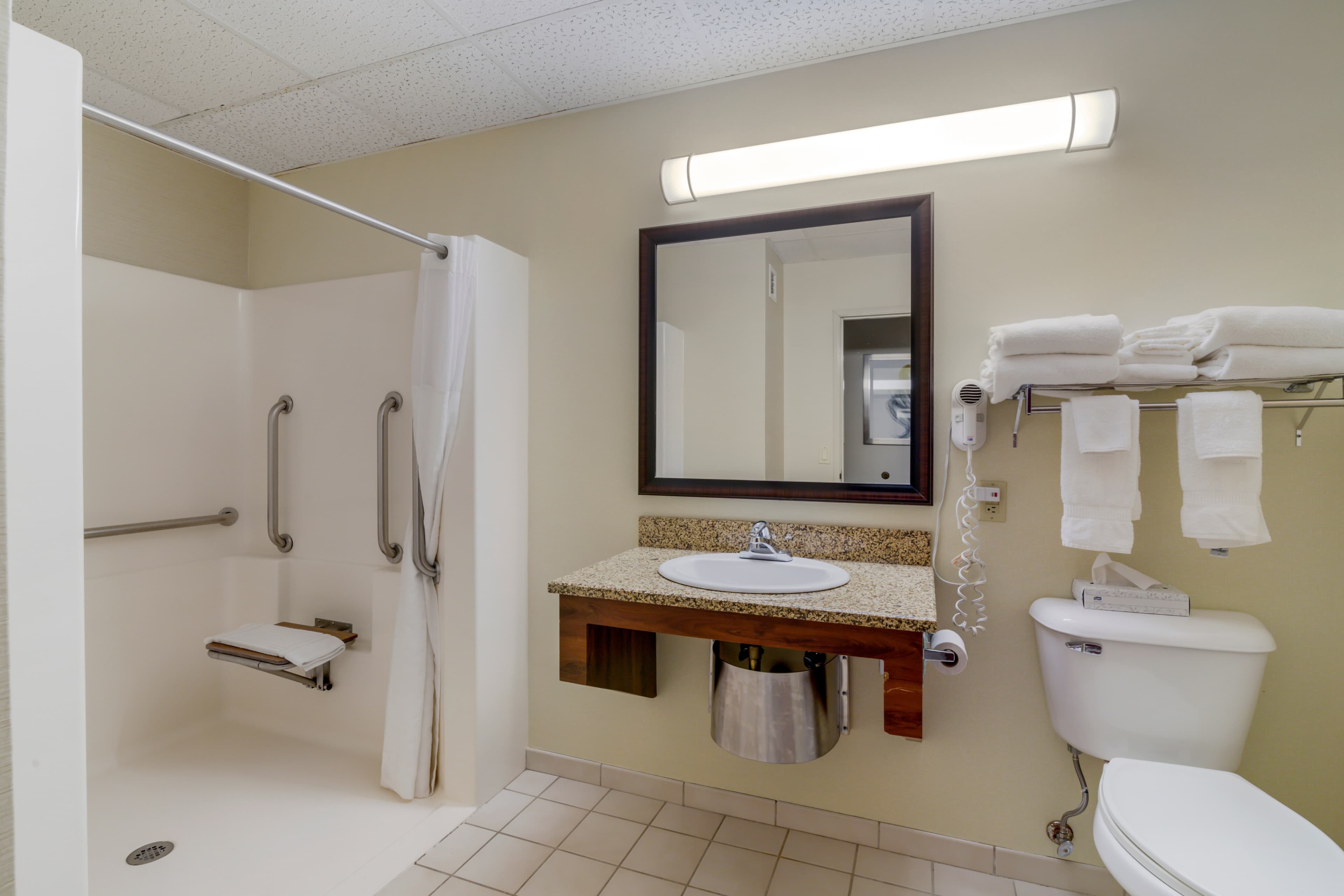 Comfort Inn Bismarck - Image 5