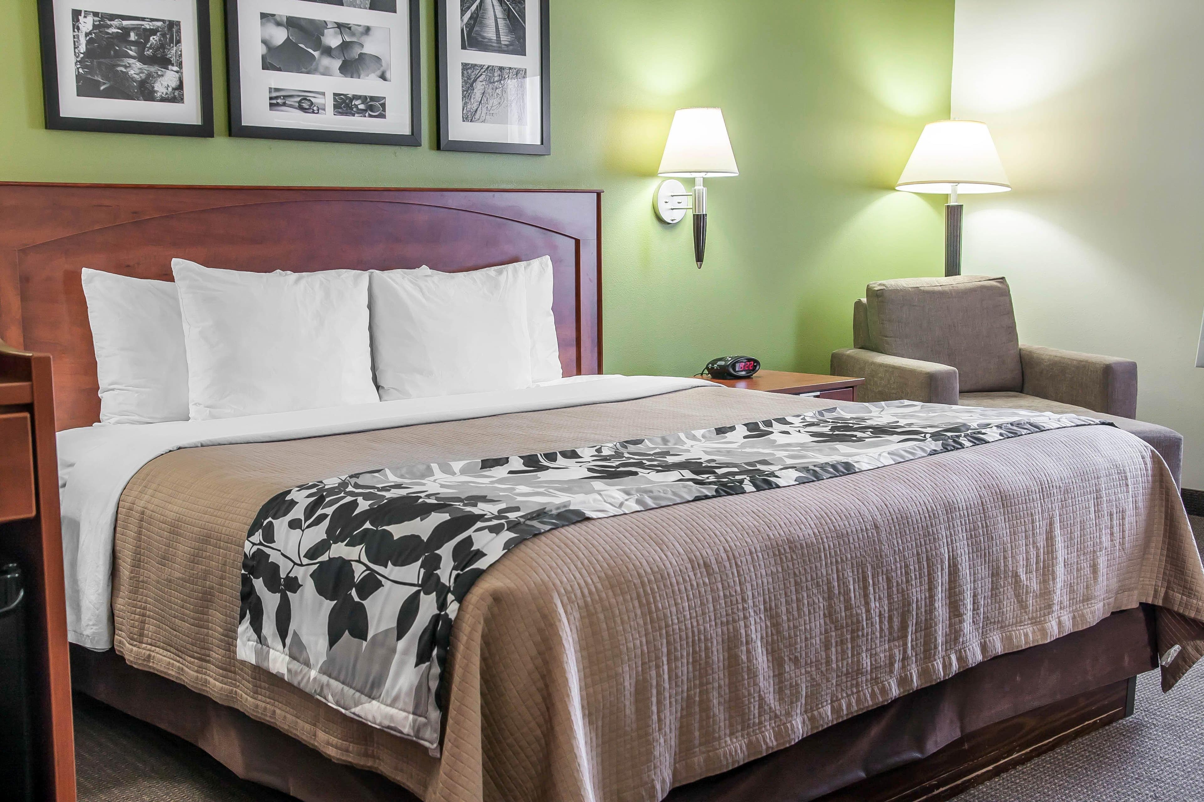Sleep Inn & Suites Conference Center and Water Park - Image 3