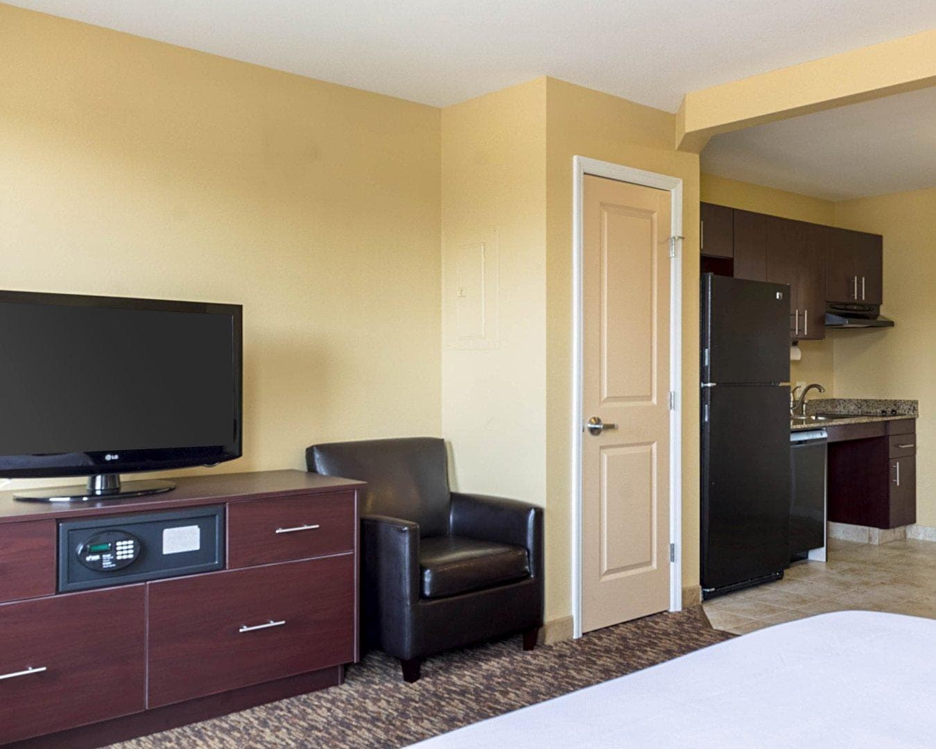 MainStay Suites Minot — 11