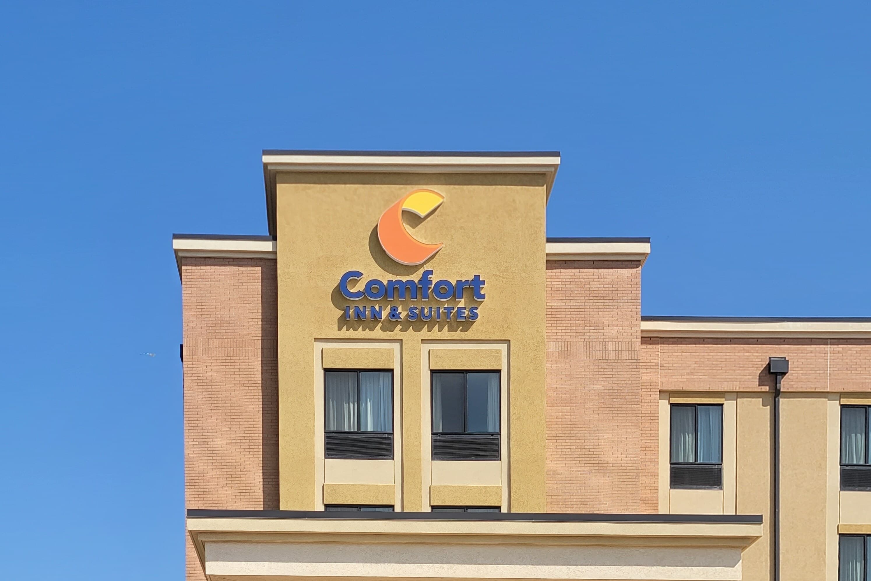 Comfort Inn & Suites Watford City - Image 1