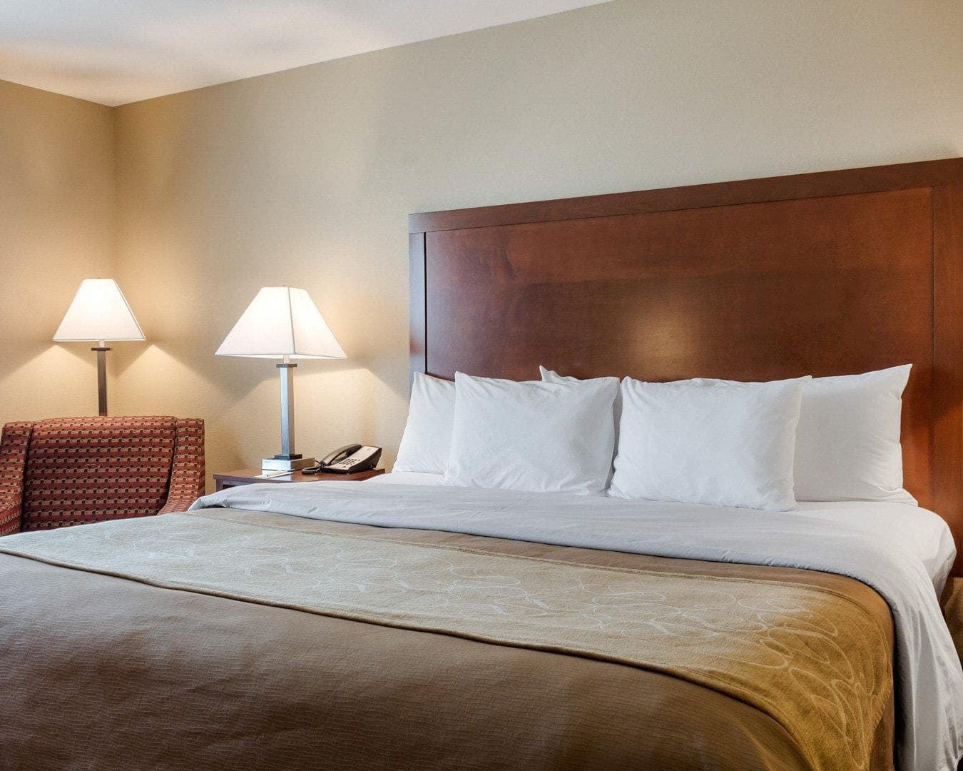 Comfort Inn & Suites Watford City - Image 2