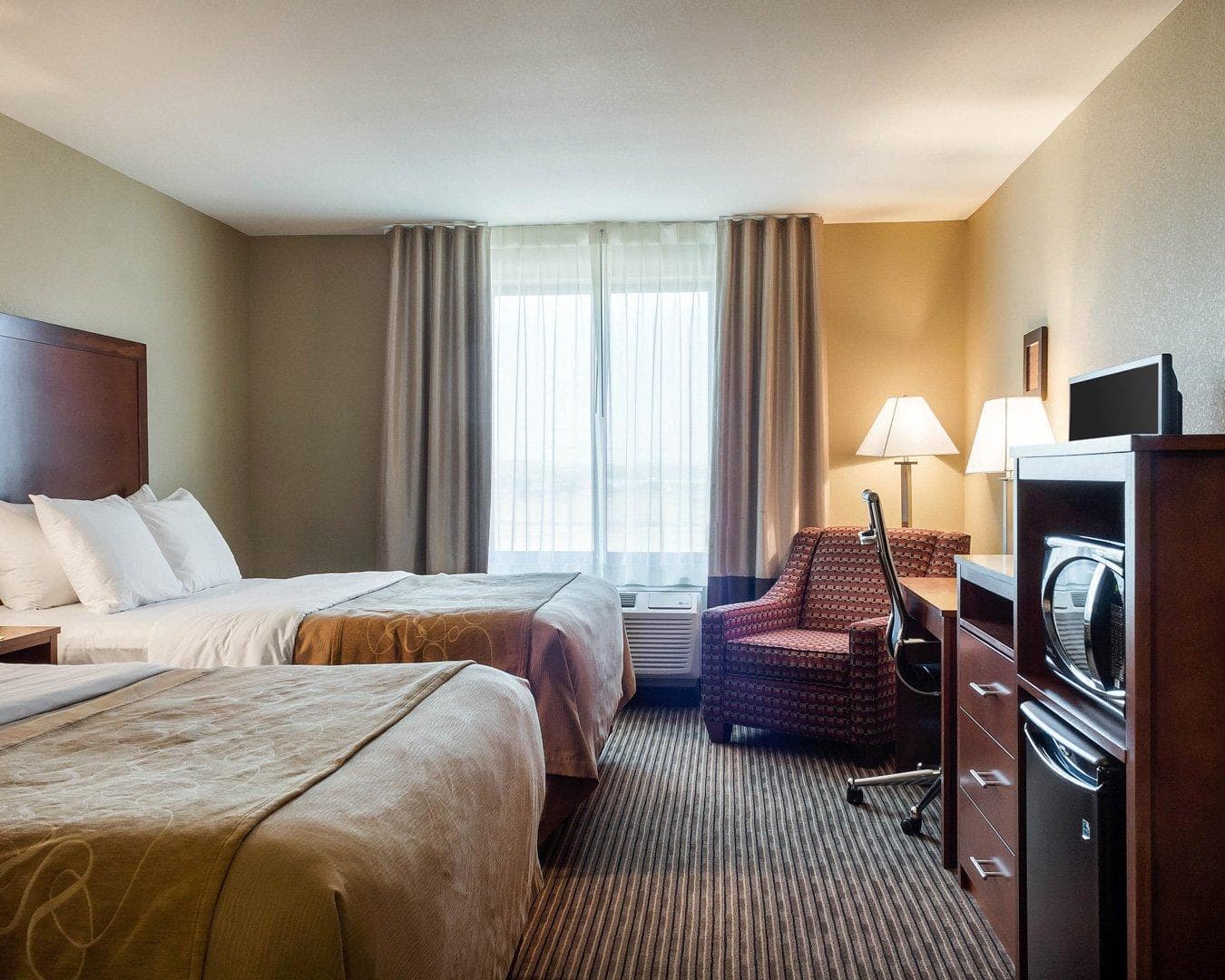 Comfort Inn & Suites Watford City — 6