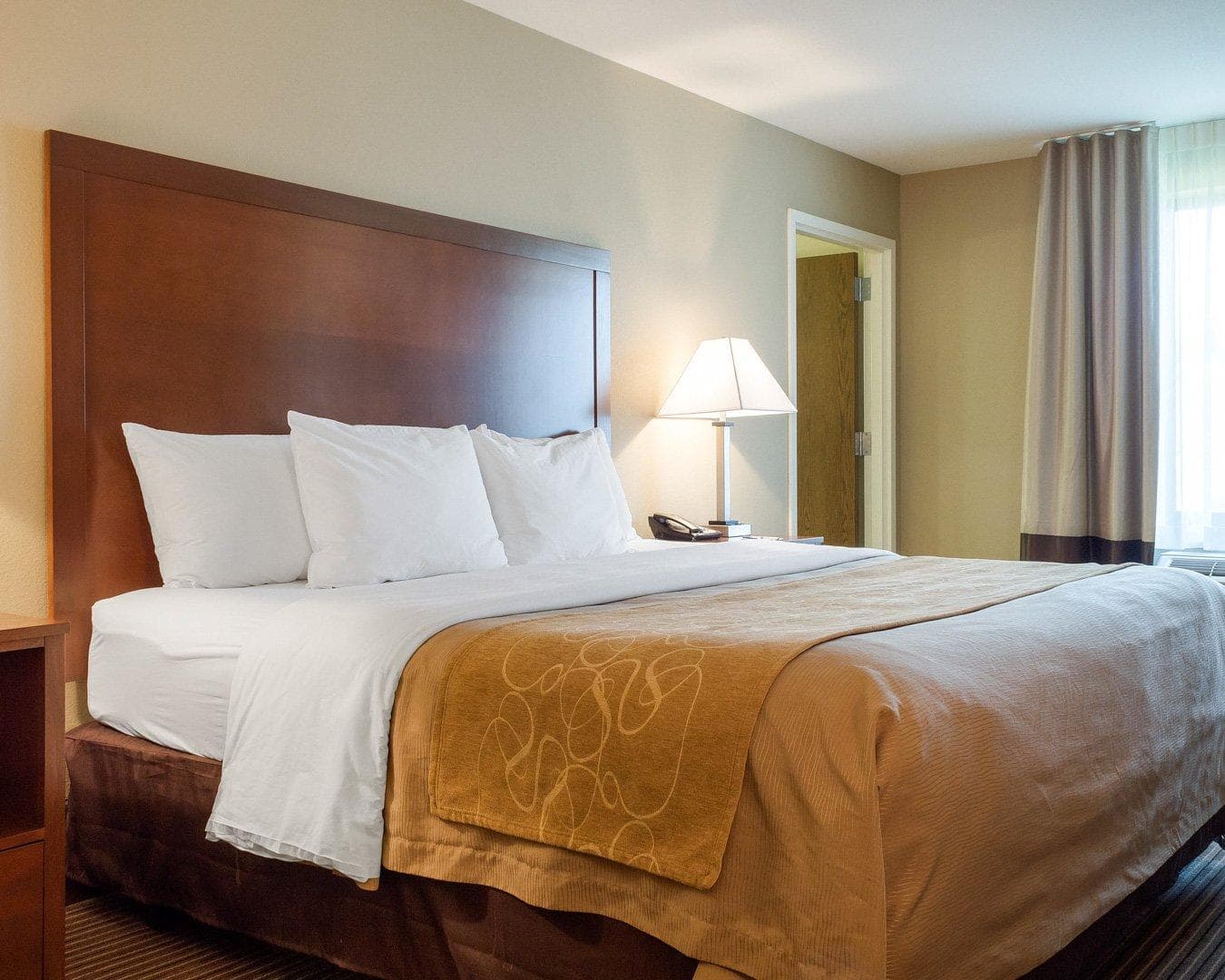 Comfort Inn & Suites Watford City — 14