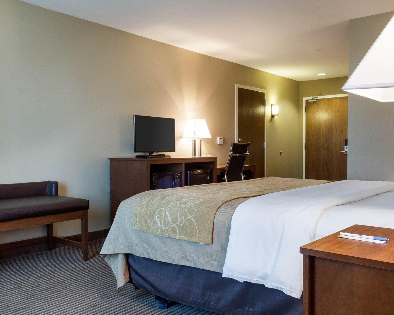 Comfort Inn & Suites Watford City — 16