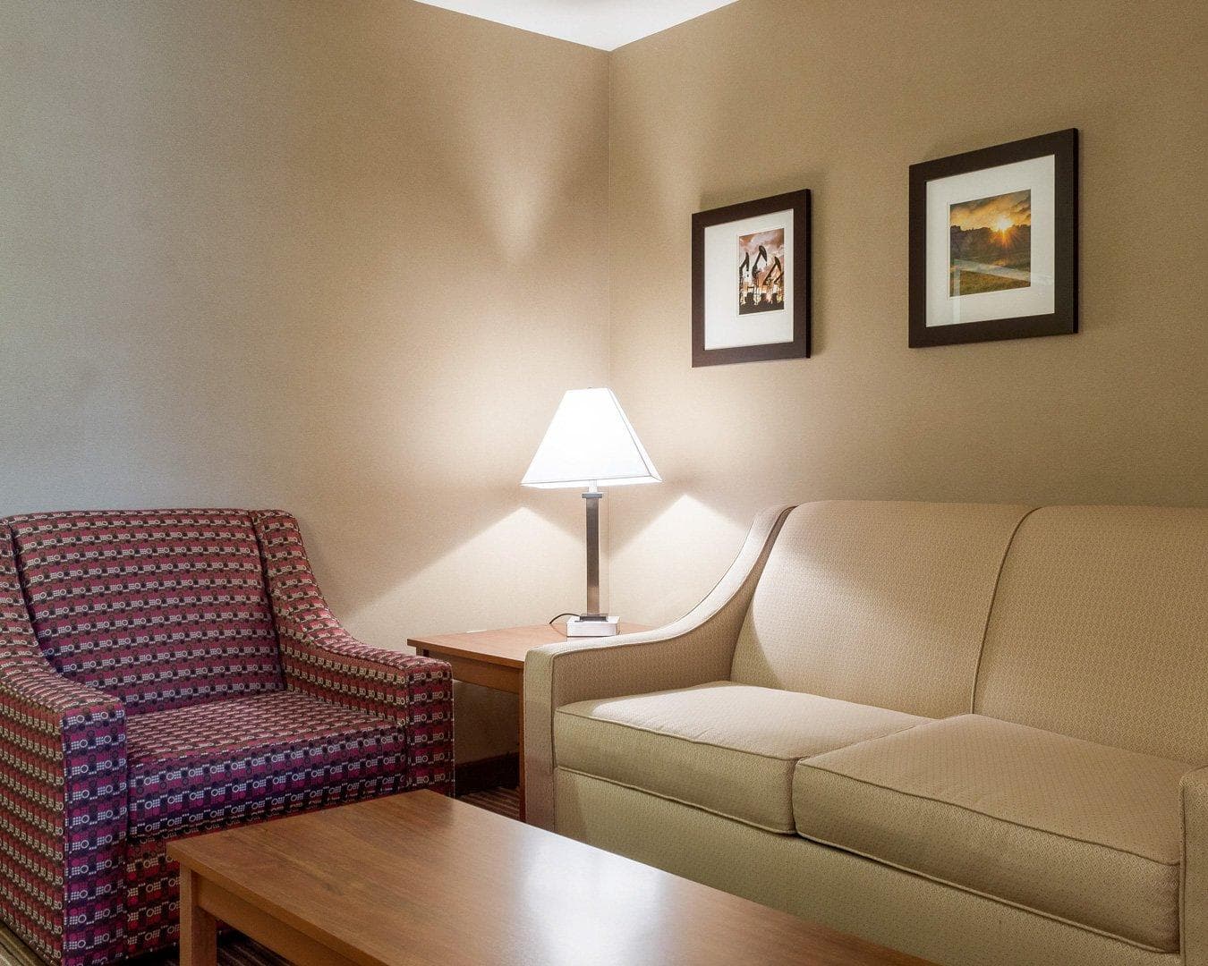 Comfort Inn & Suites Watford City — 17
