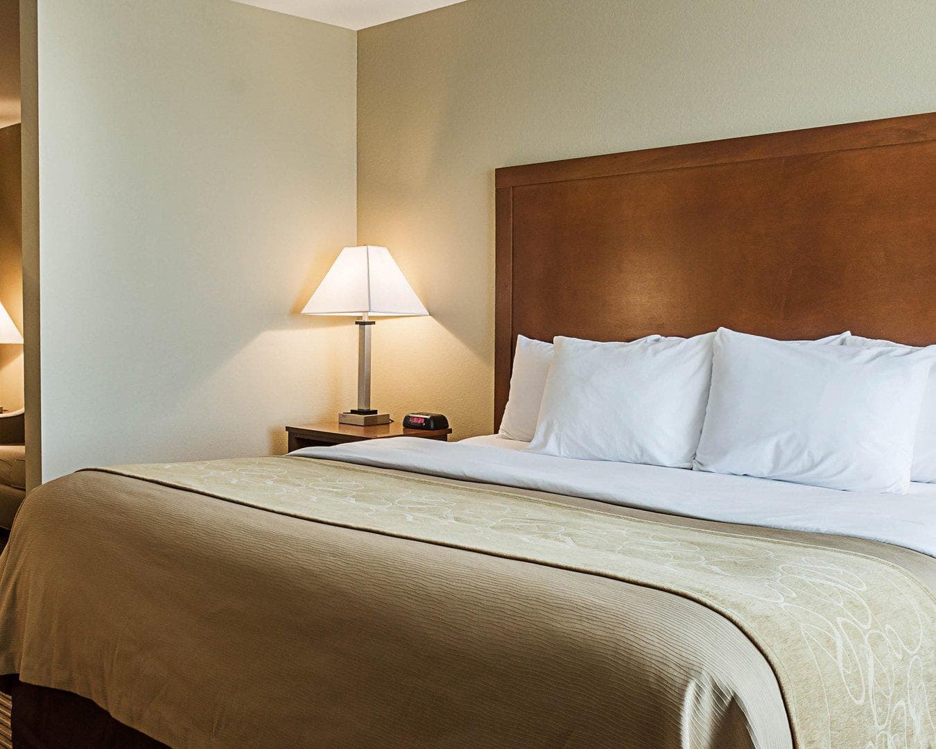 Comfort Inn & Suites Watford City — 18