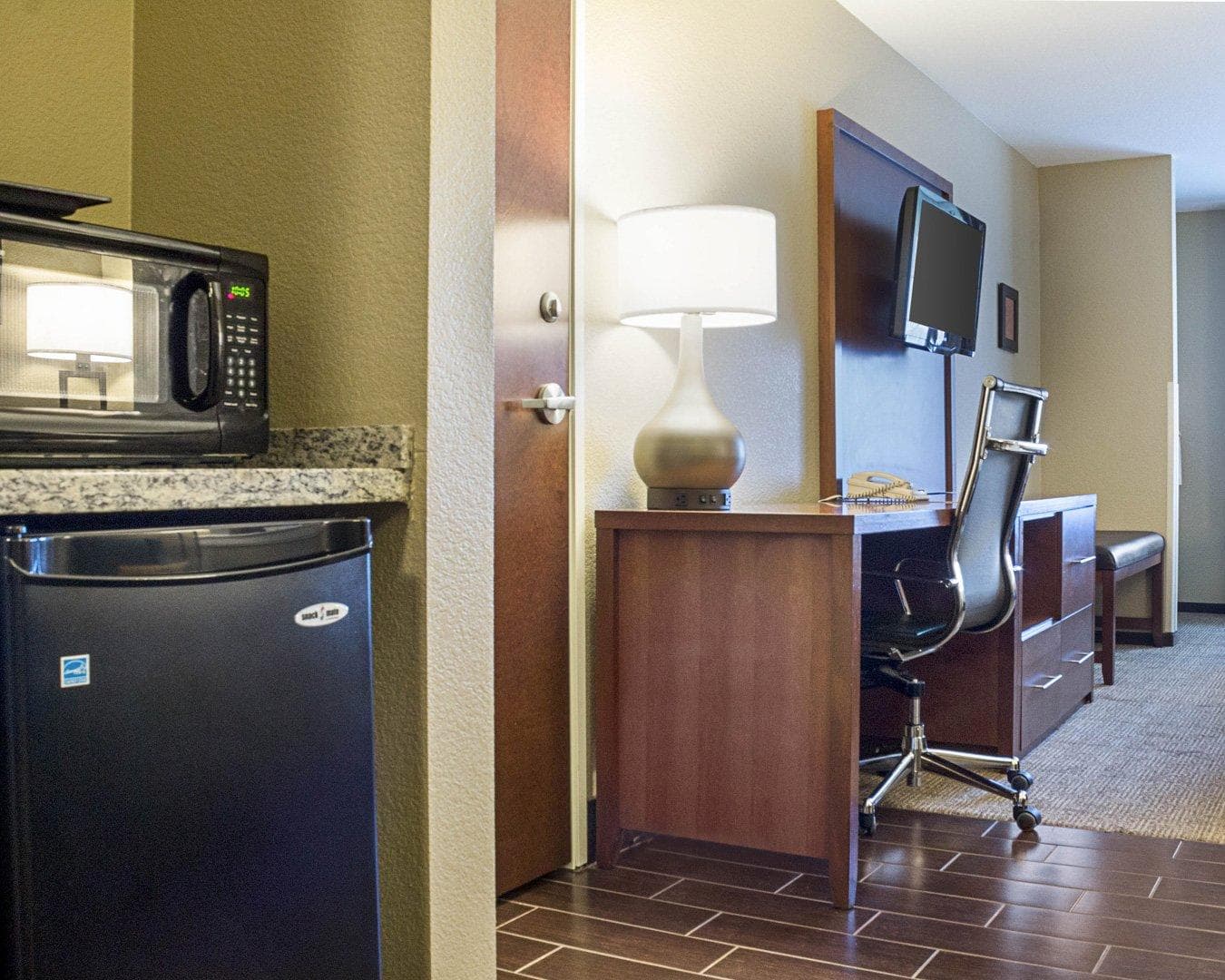 Comfort Suites Minot South — 10