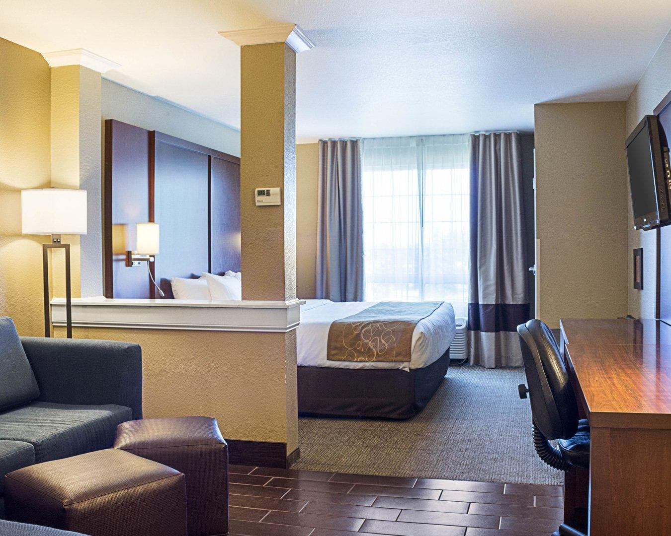 Comfort Suites Minot South - Image 3