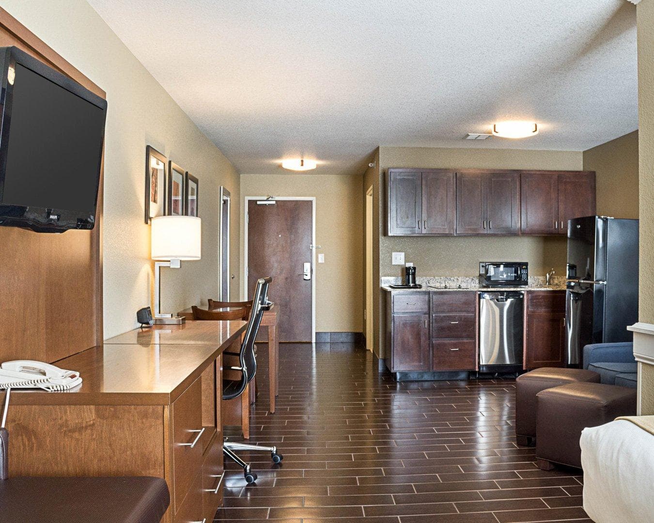 Comfort Suites Minot South - Image 5