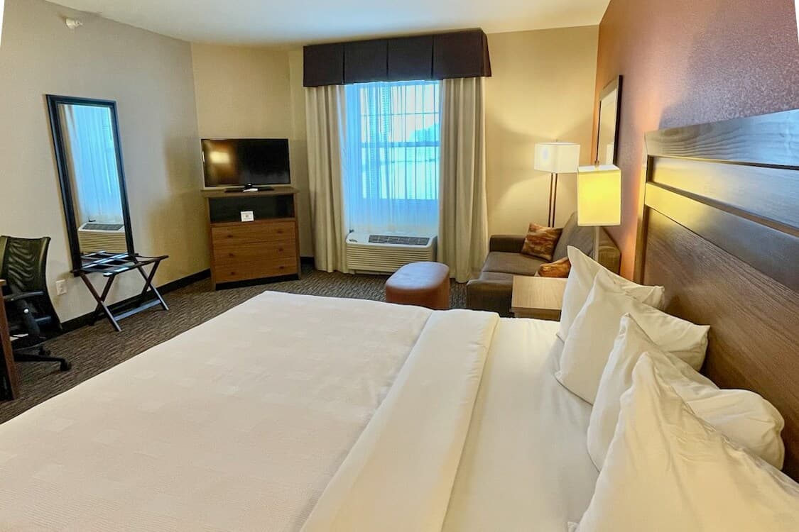 MainStay Suites Watford City - Event Center - Image 5