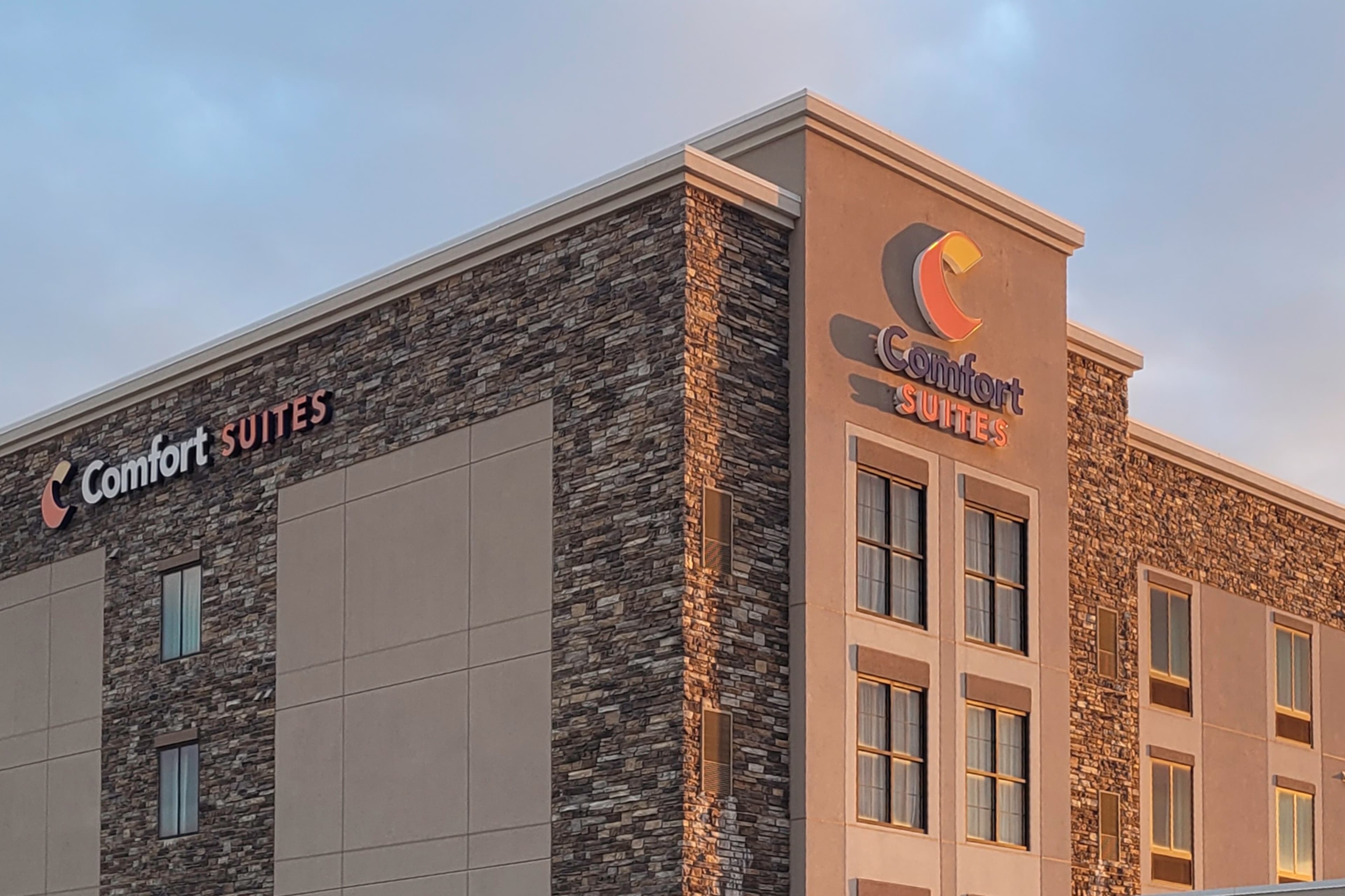 Comfort Suites Fargo Medical Center - Image 1