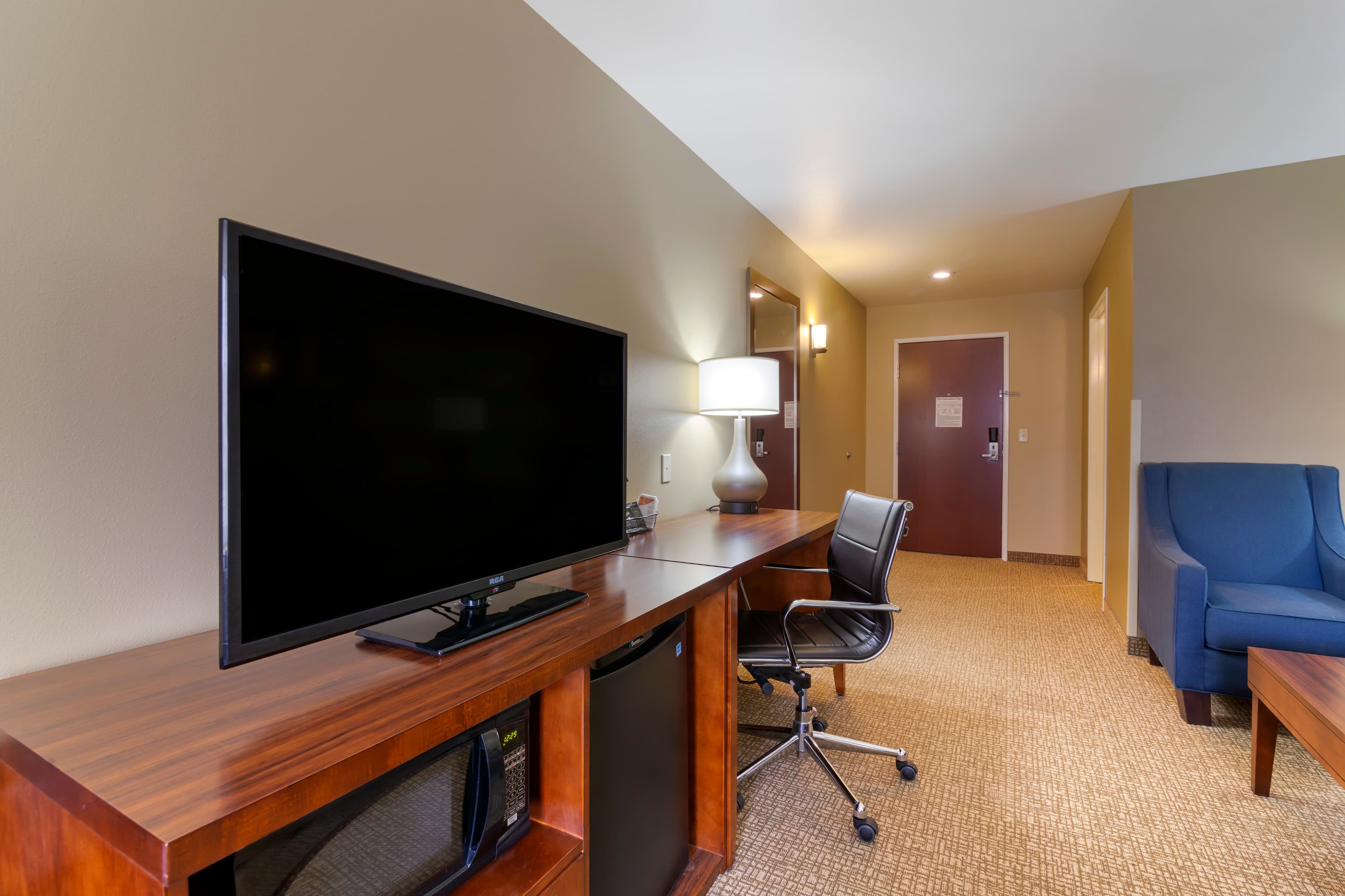 Comfort Inn & Suites Mandan - Bismarck - Image 4