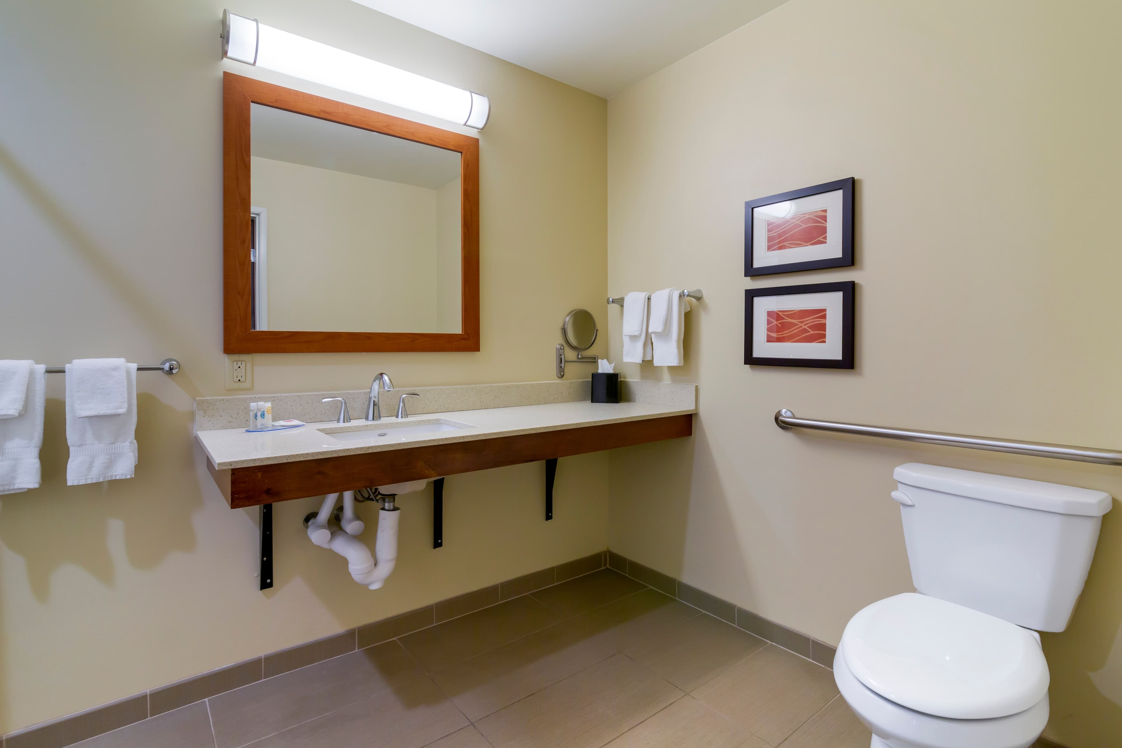 Comfort Inn & Suites Mandan - Bismarck — 9