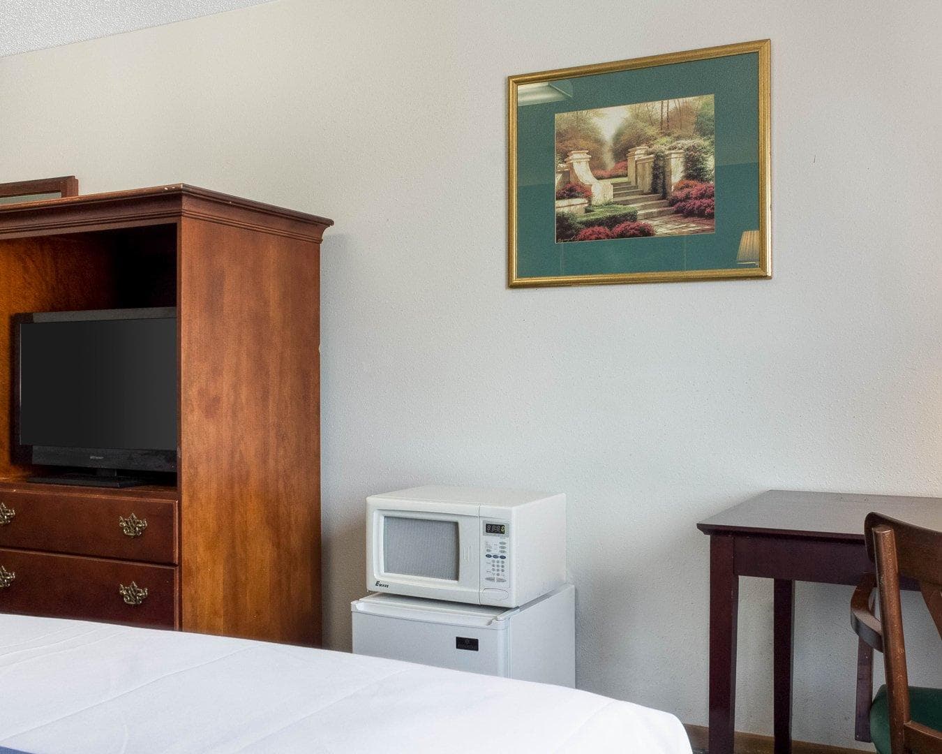 Rodeway Inn West Fargo Main Ave. — 16