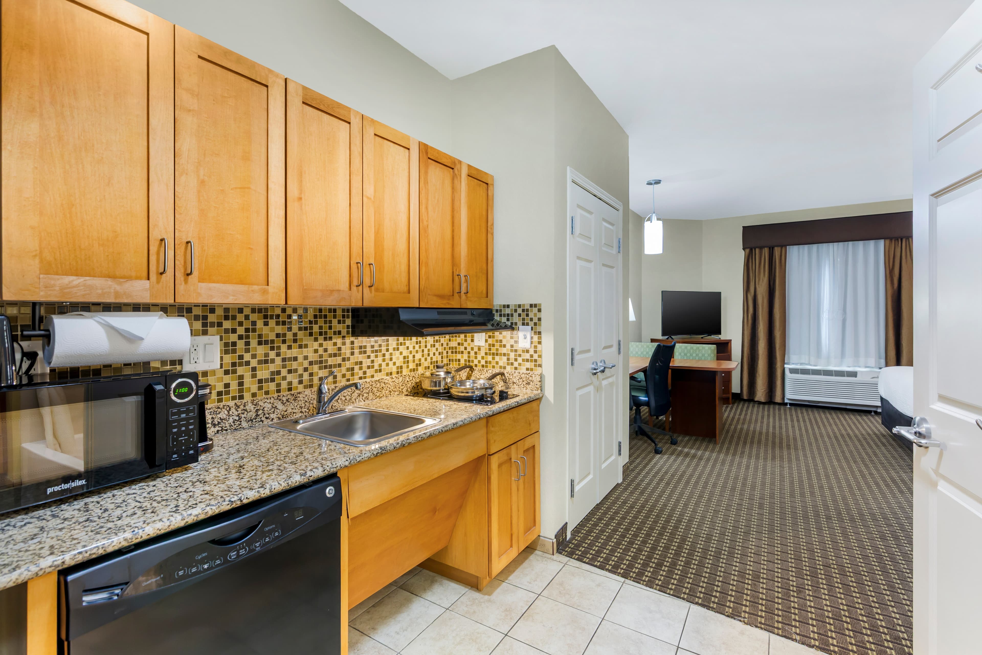 MainStay Suites Stanley — 7