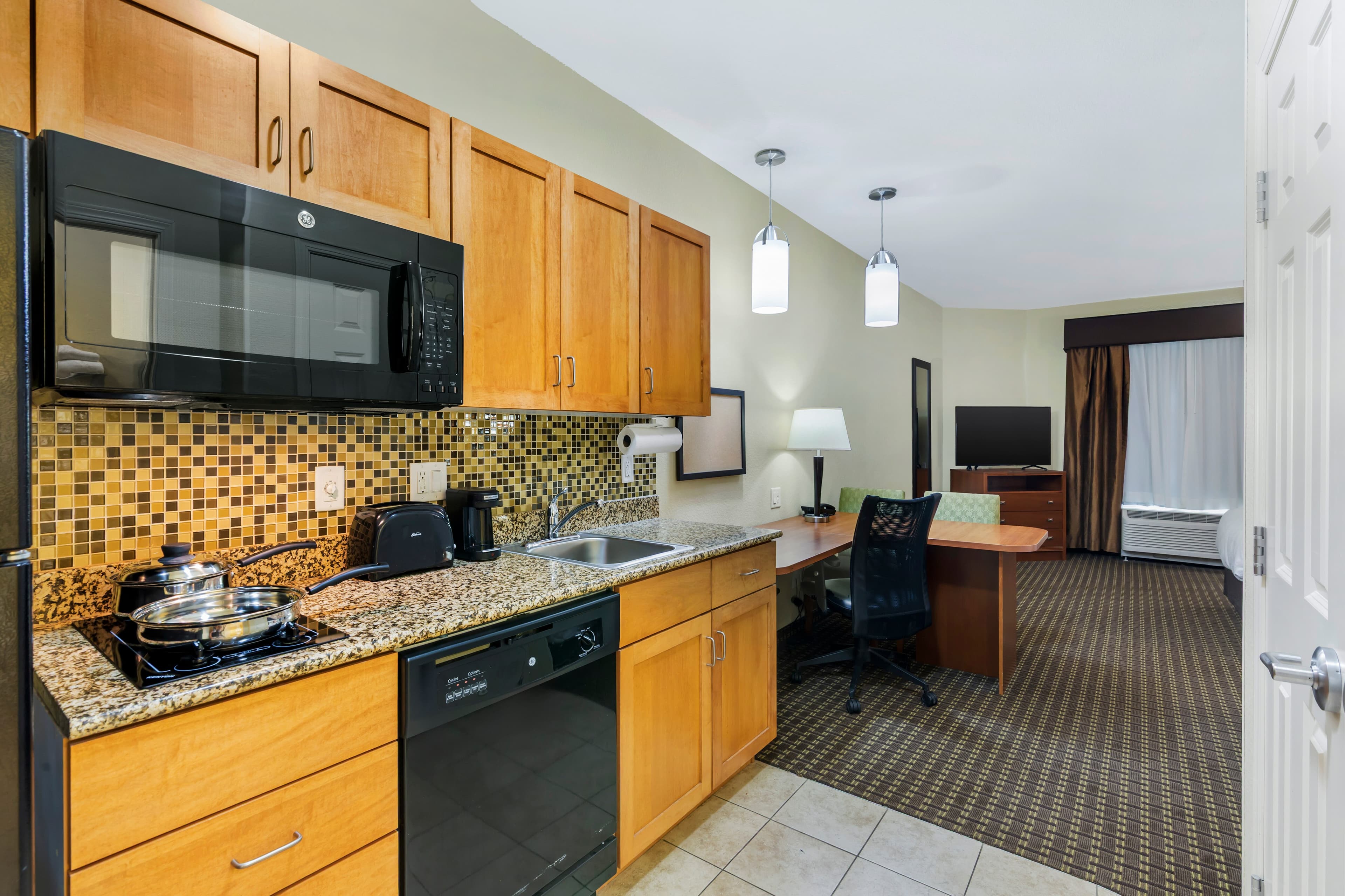 MainStay Suites Stanley — 14