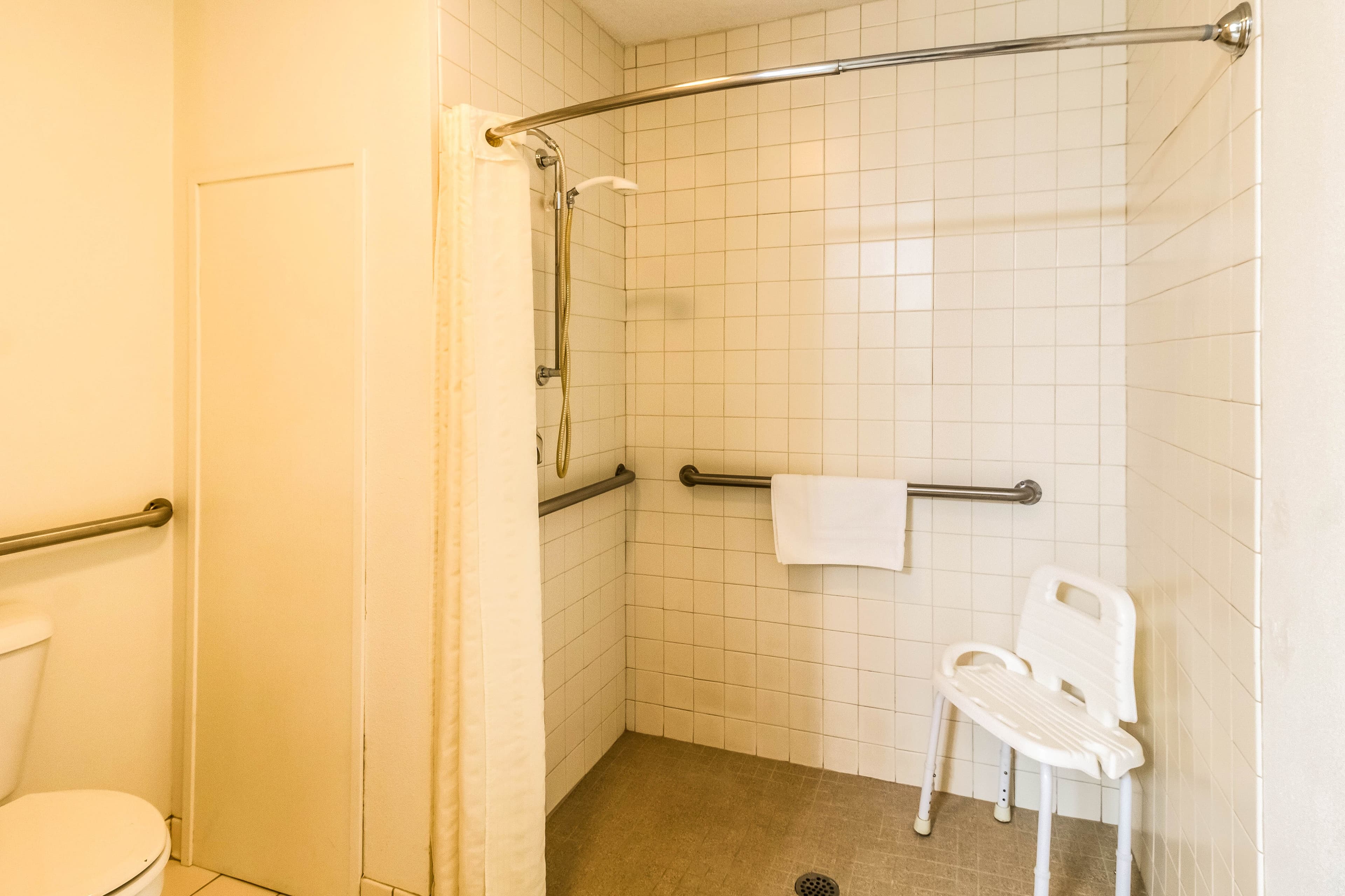 Econo Lodge Valley City — 11