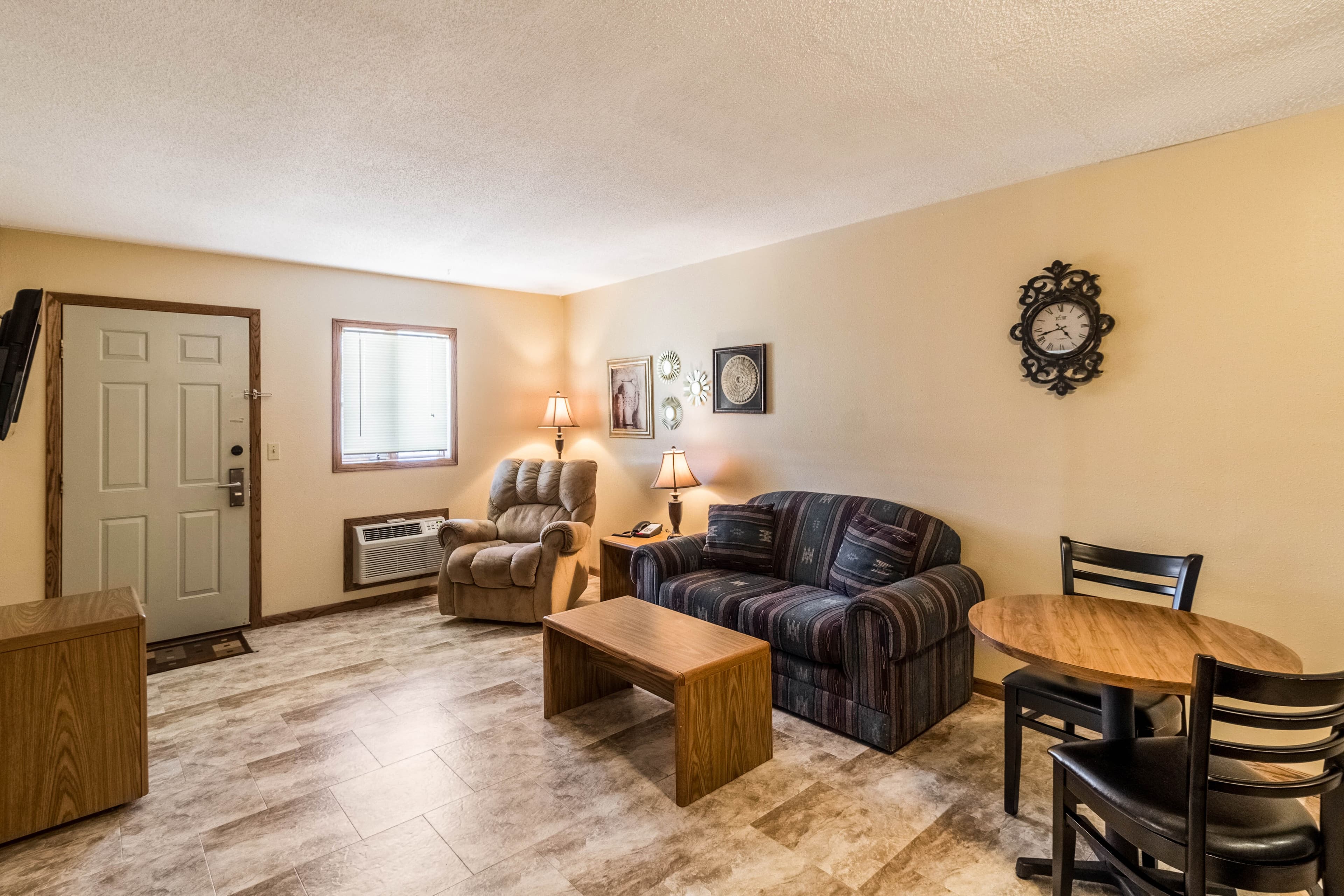 Econo Lodge Valley City - Image 3