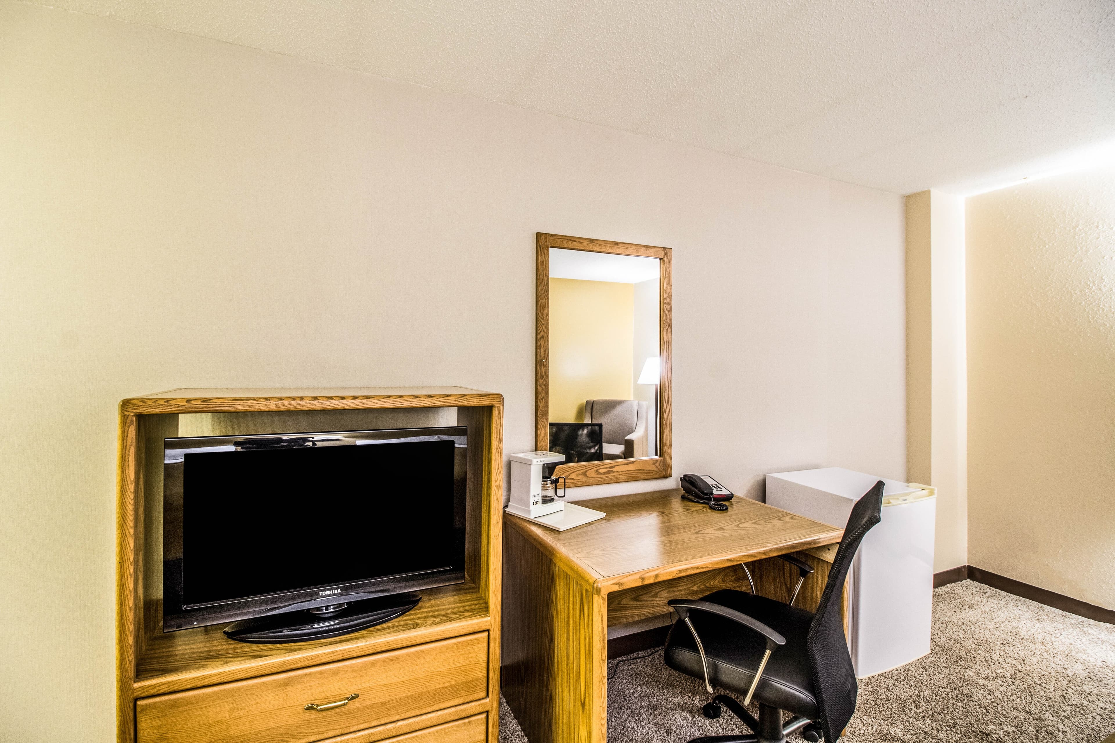 Econo Lodge Valley City — 7