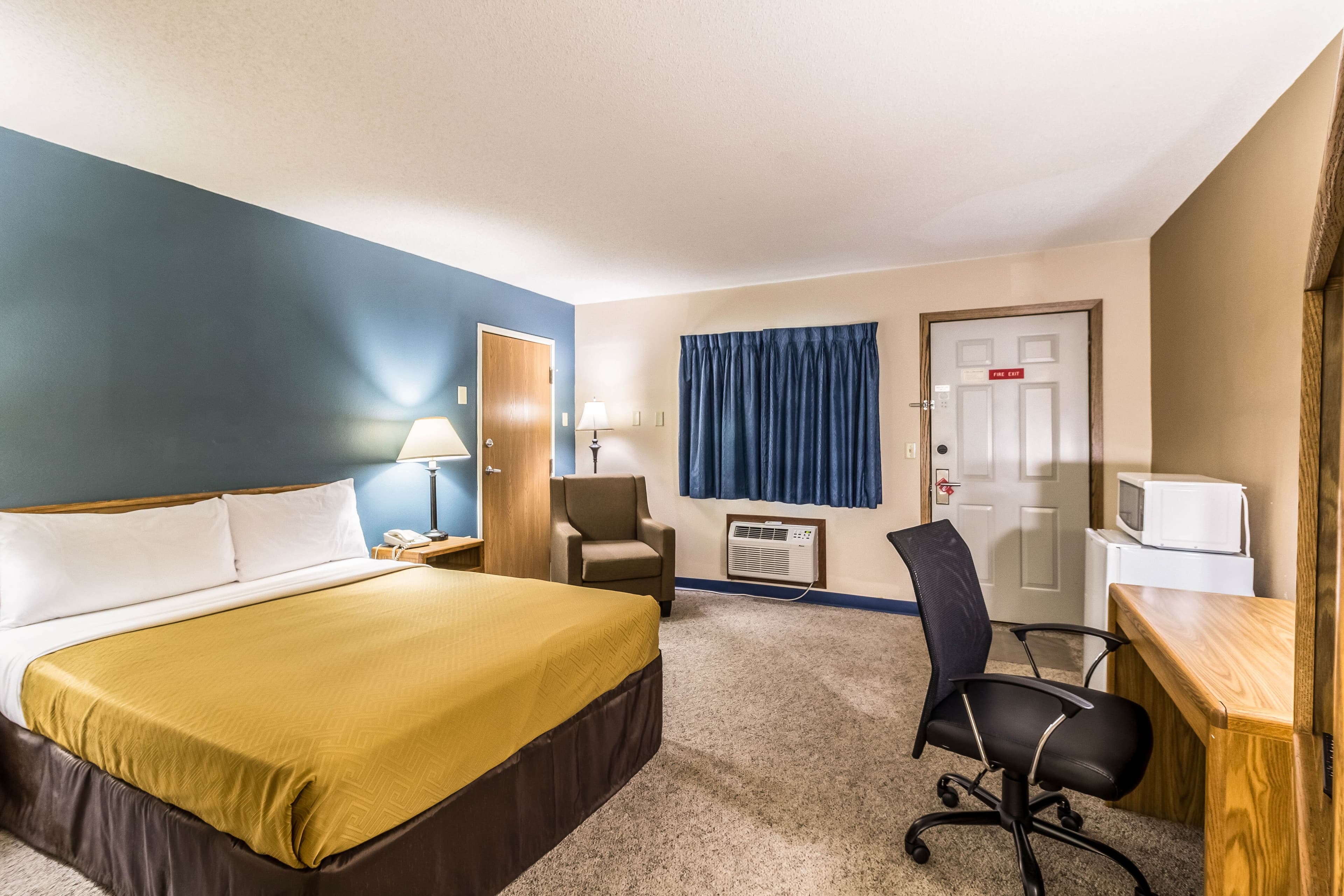 Econo Lodge Valley City — 9