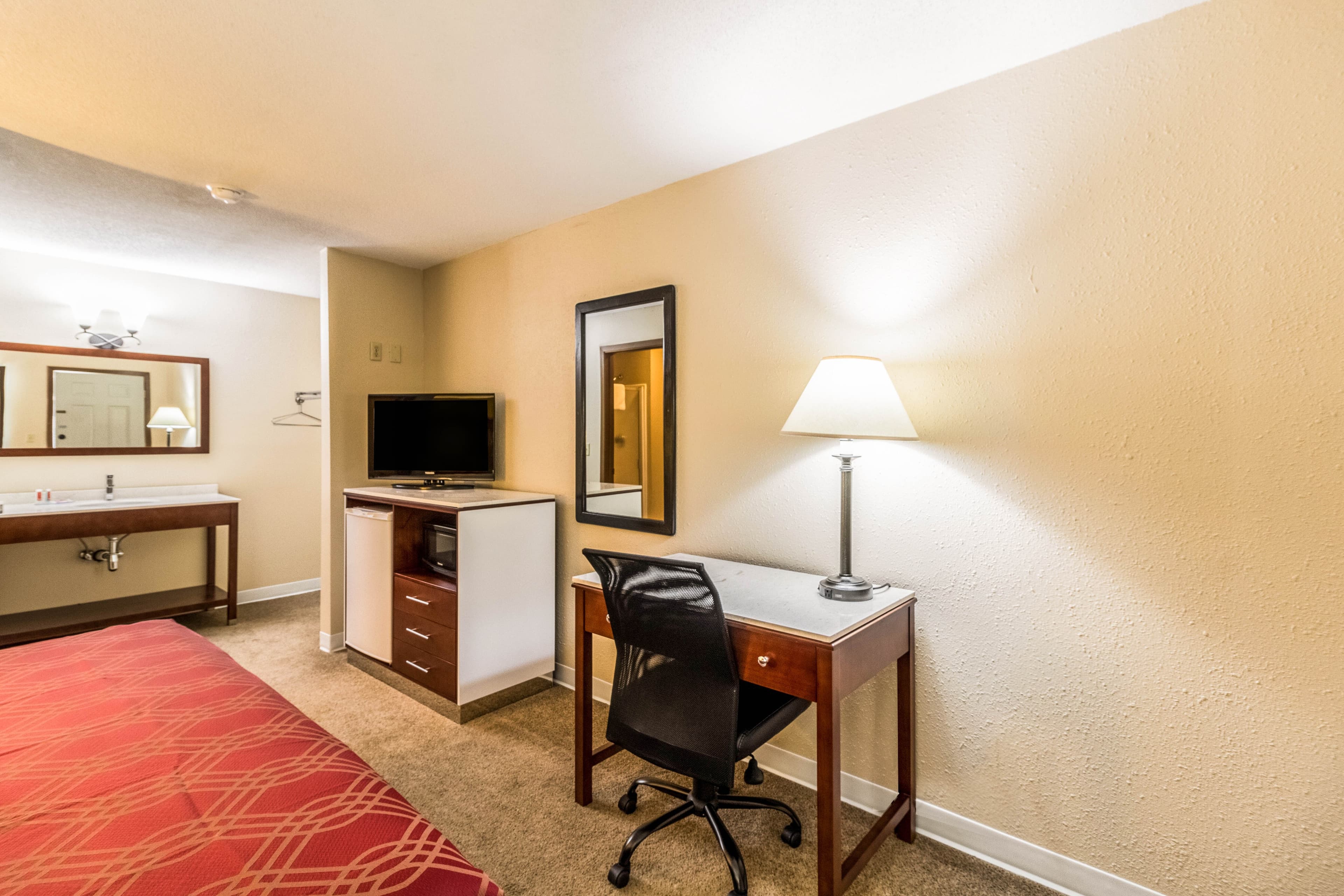 Econo Lodge Valley City — 13