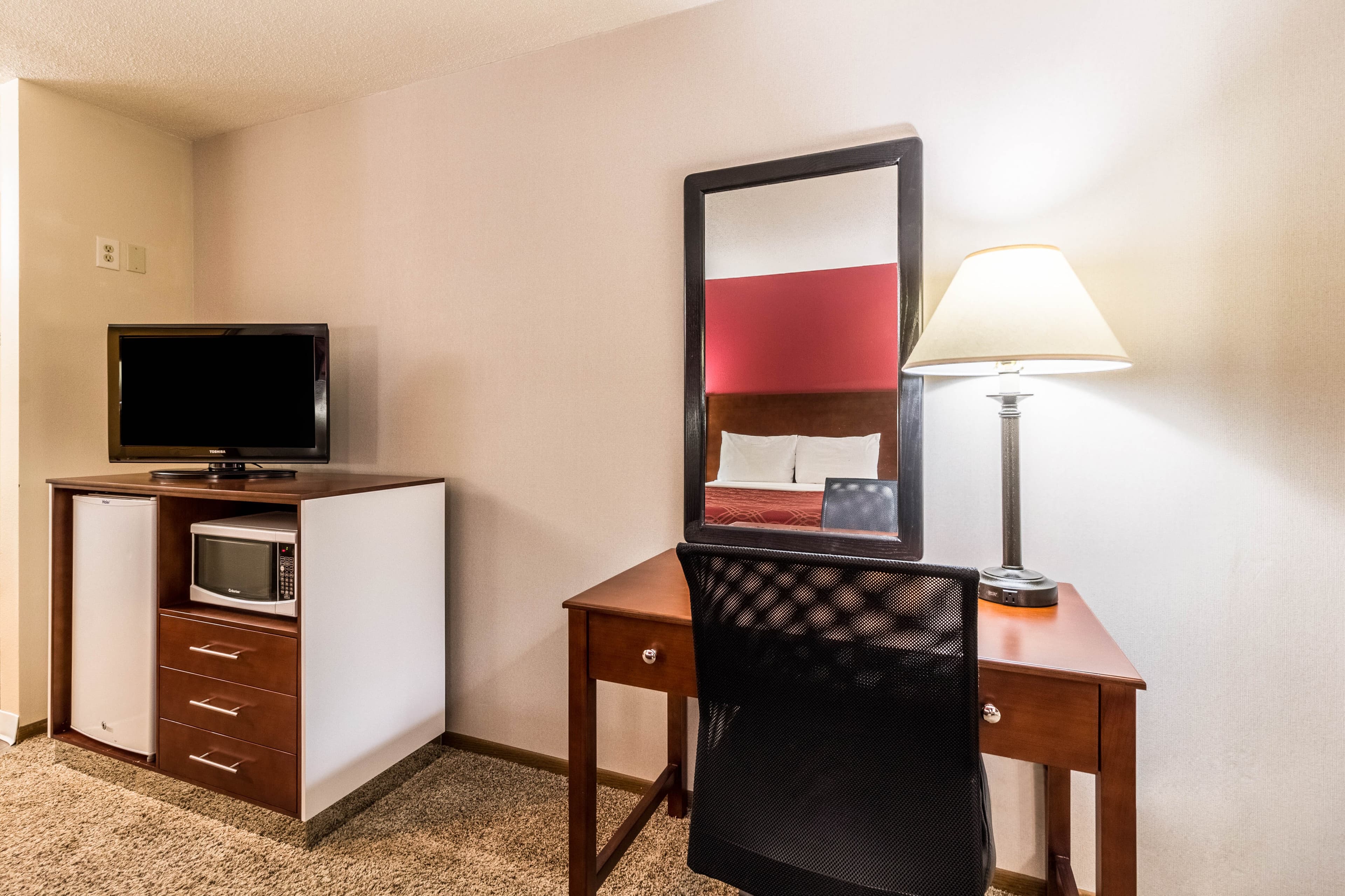 Econo Lodge Valley City — 16