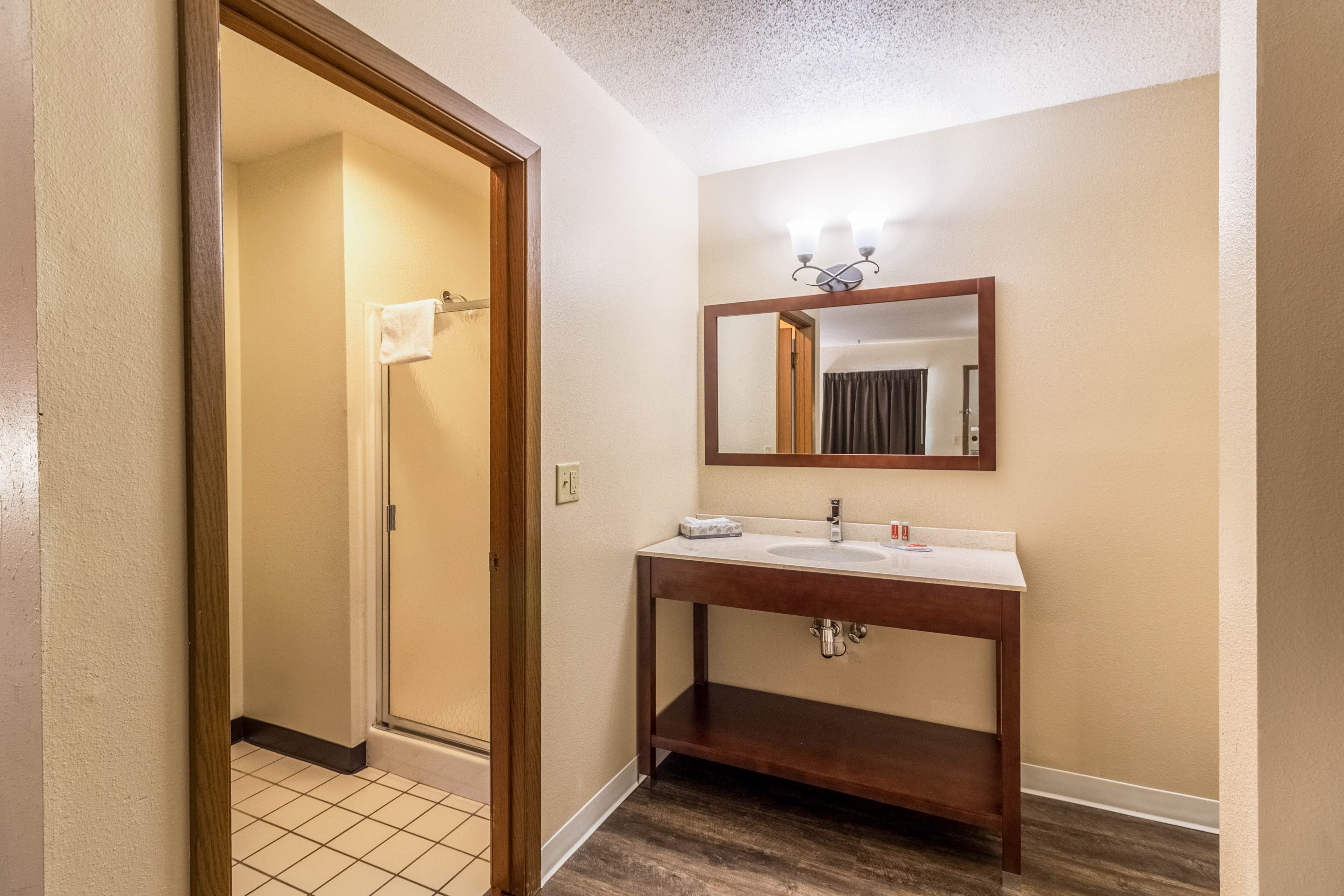 Econo Lodge Valley City — 17