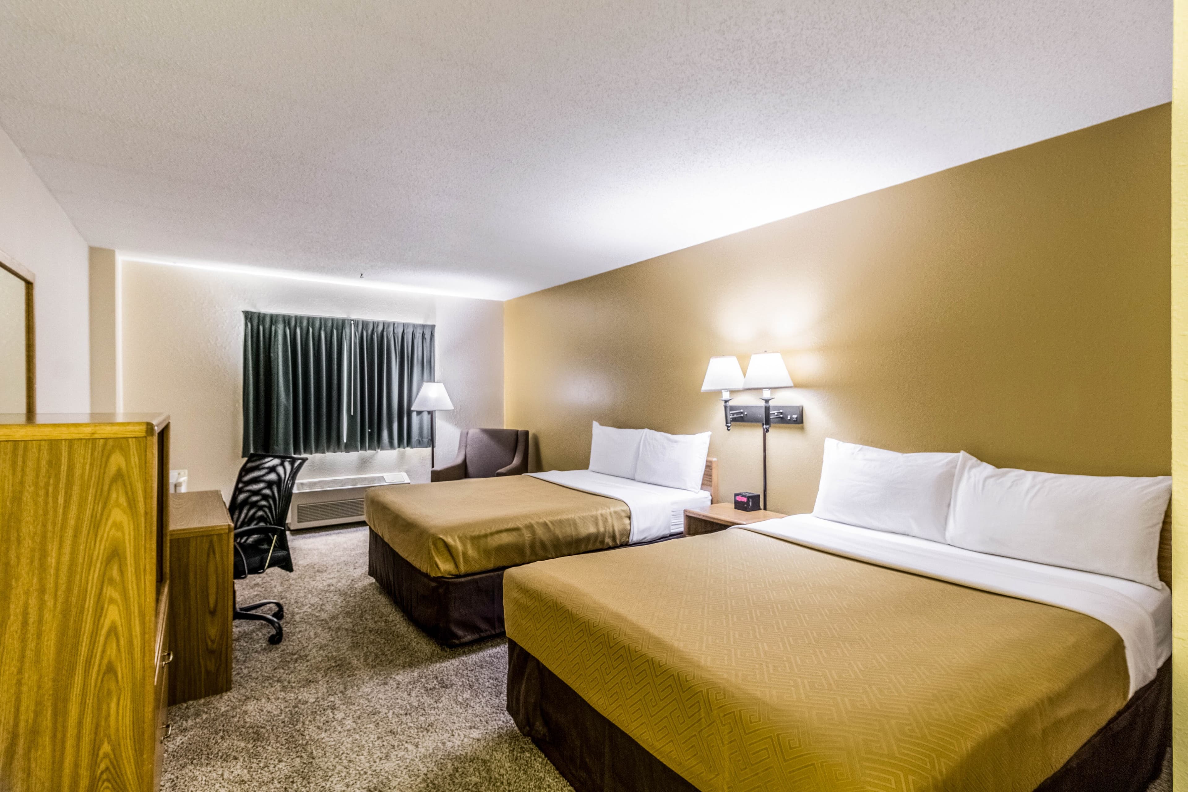Econo Lodge Valley City — 18