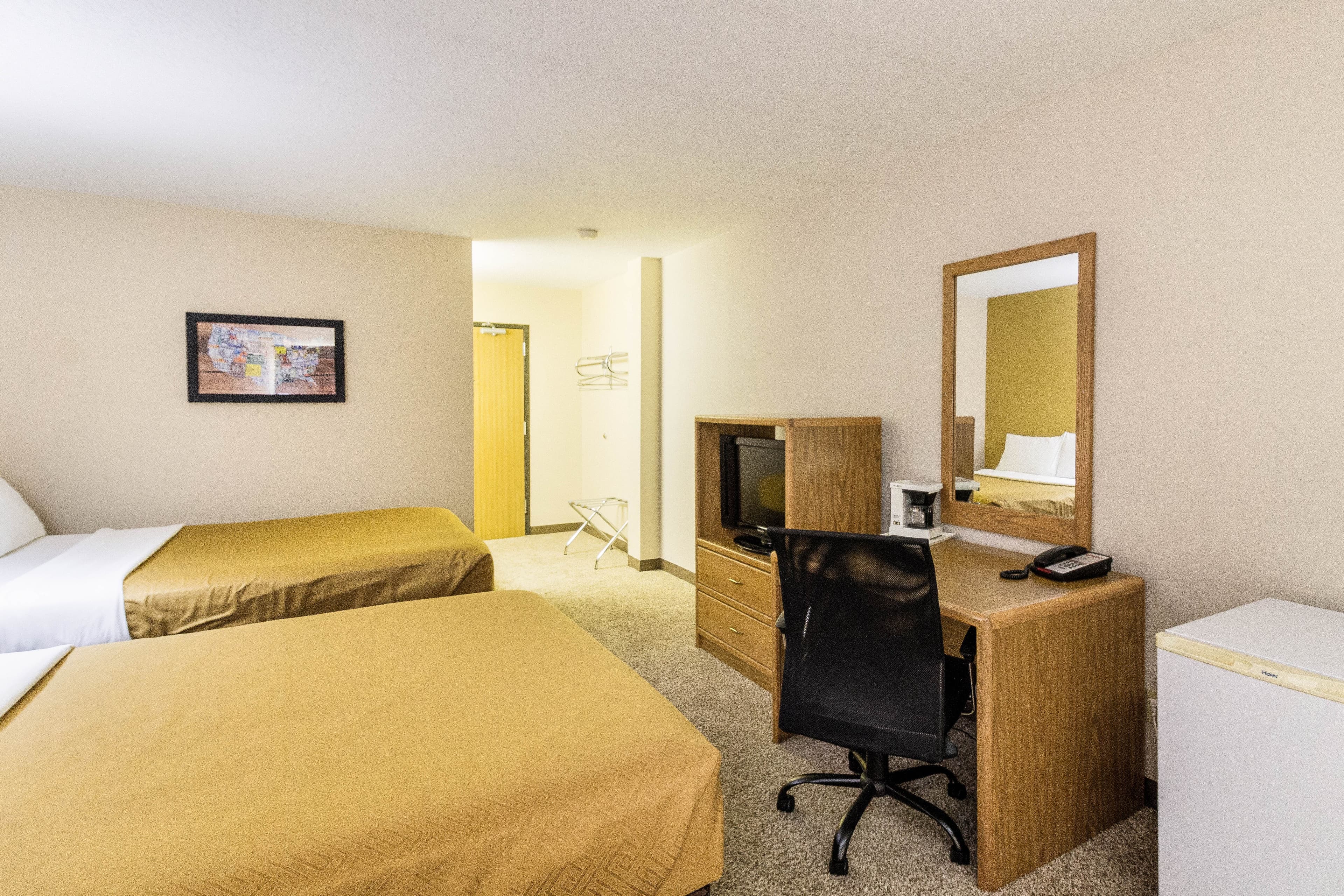 Econo Lodge Valley City — 19
