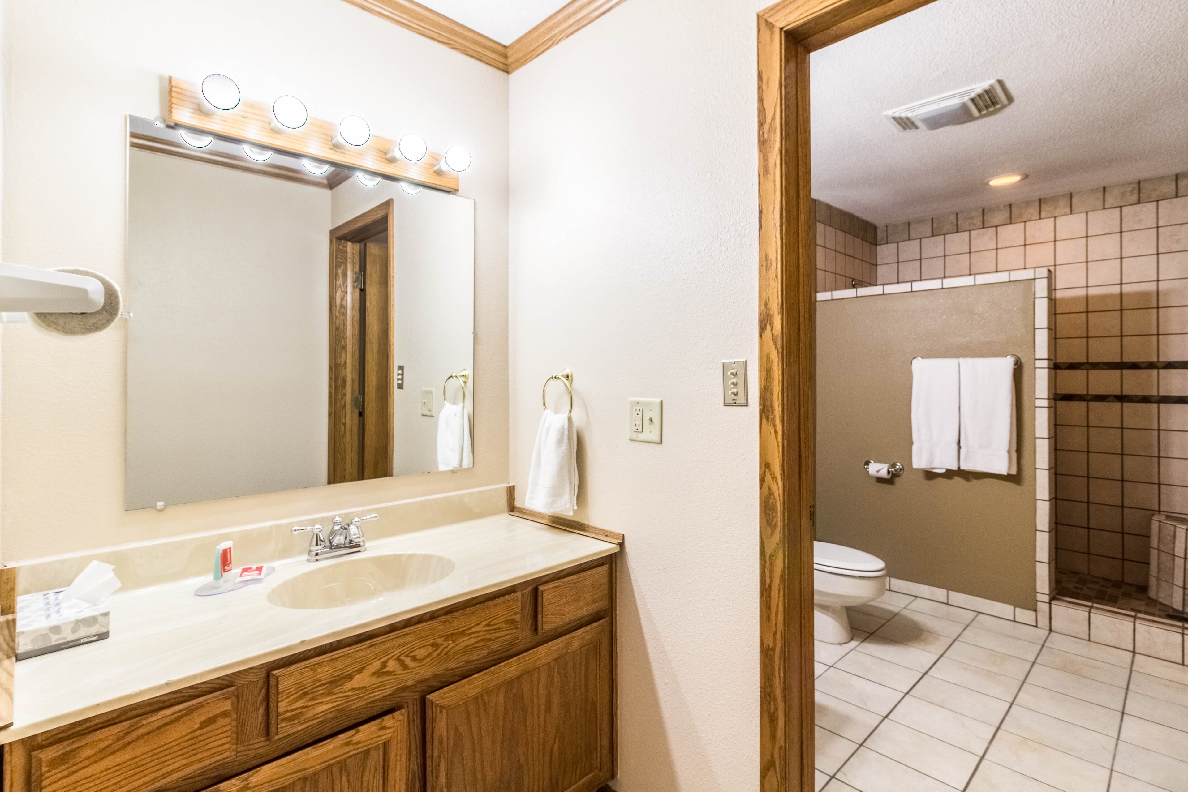 Econo Lodge Valley City — 23
