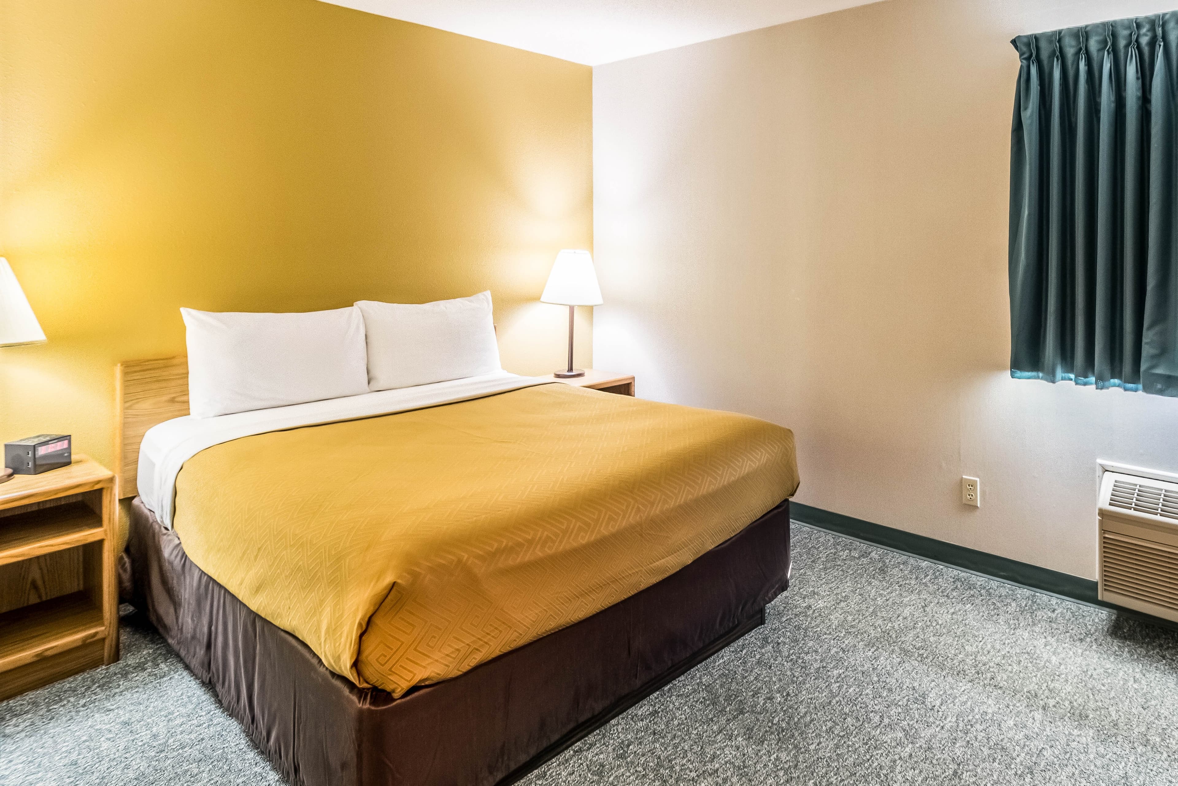Econo Lodge Valley City — 26