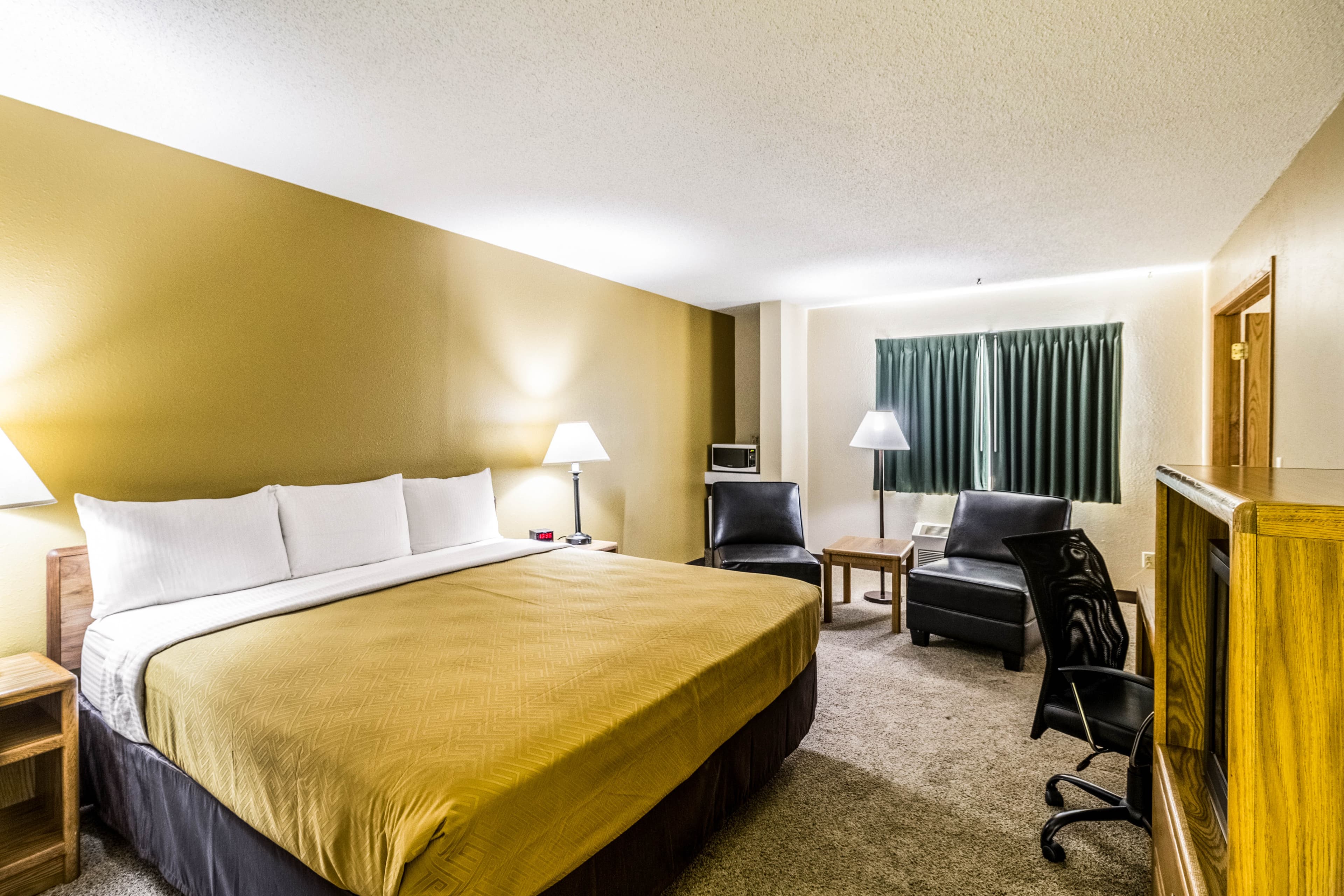 Econo Lodge Valley City — 27