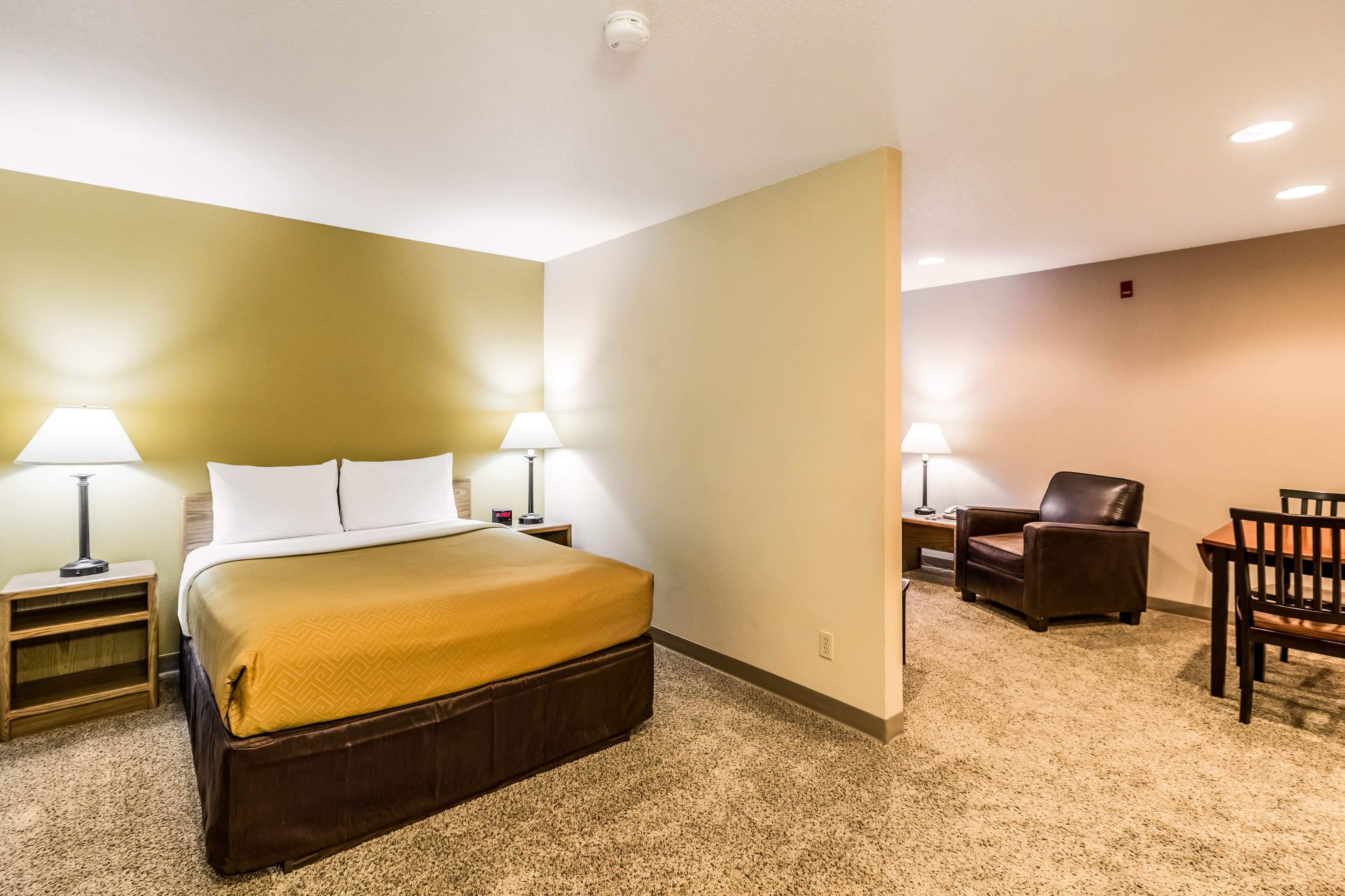 Econo Lodge Valley City — 30