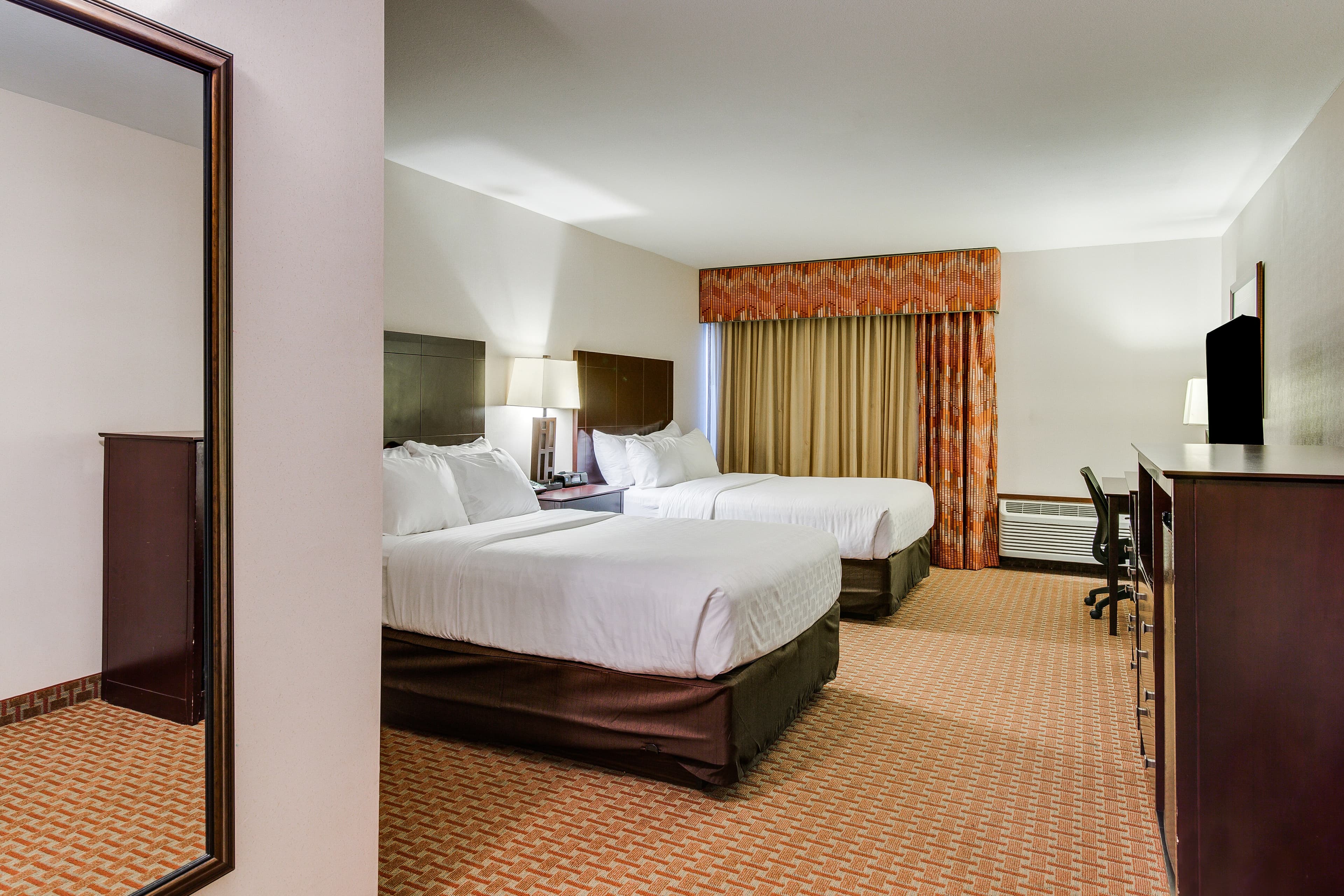 Clarion Hotel Convention Center - Image 2