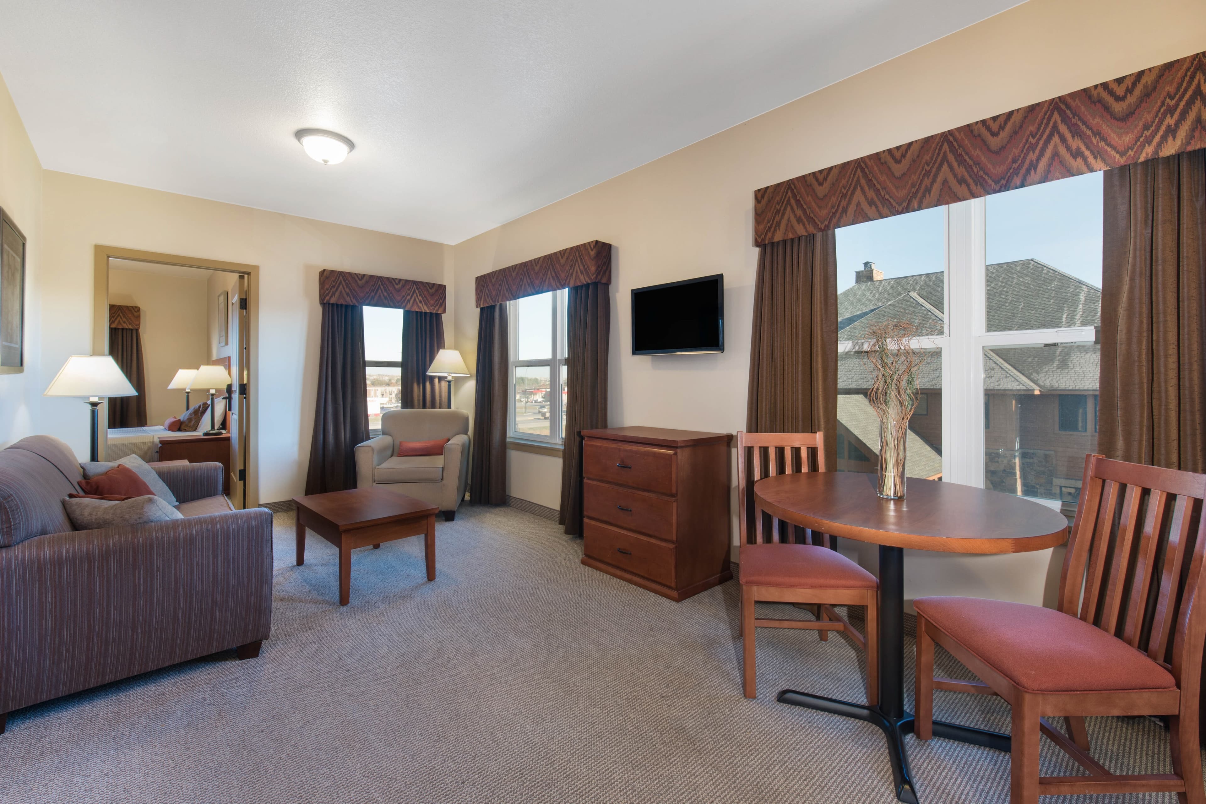 Clarion Hotel & Suites Williston - Image 5
