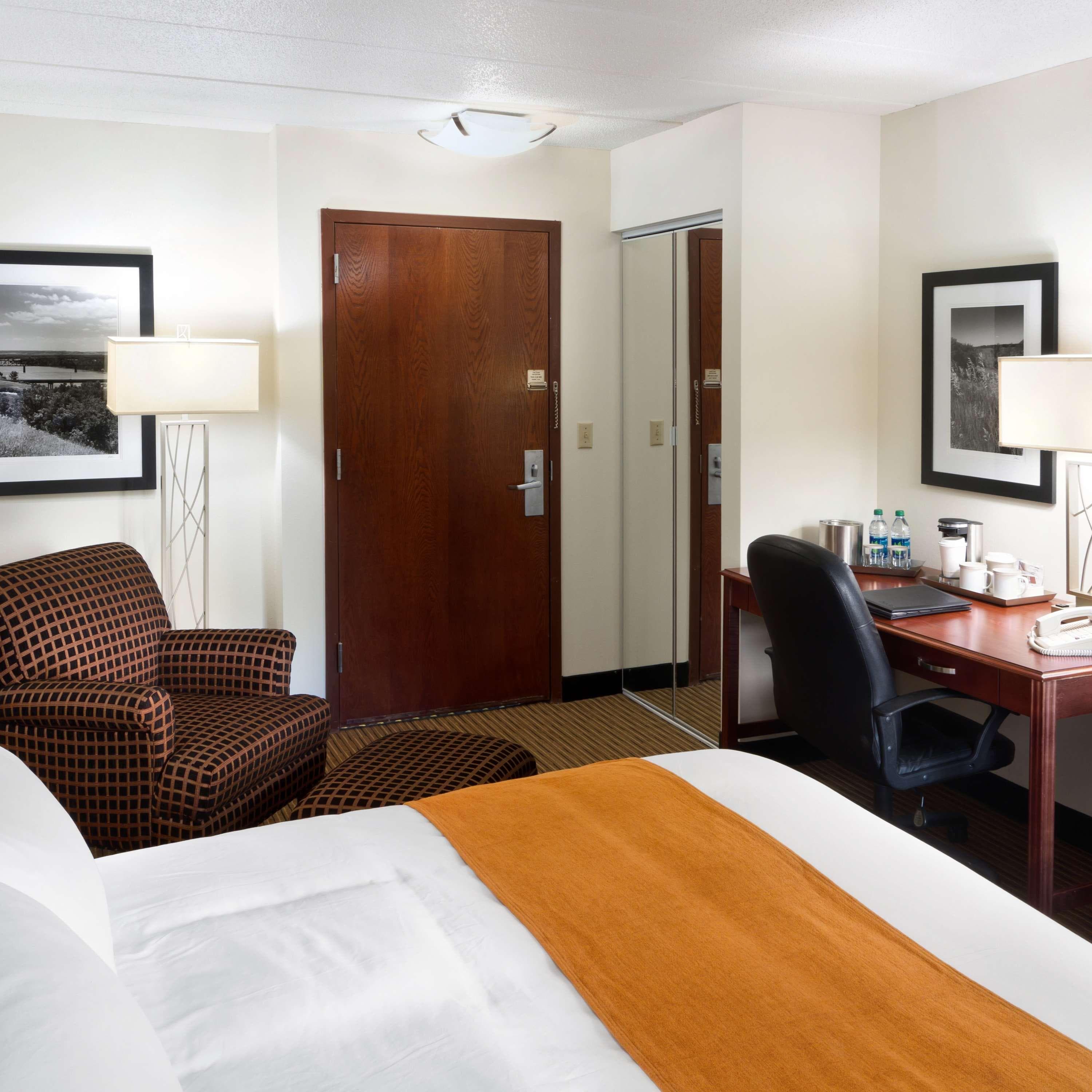 Radisson Hotel Bismarck - Image 2