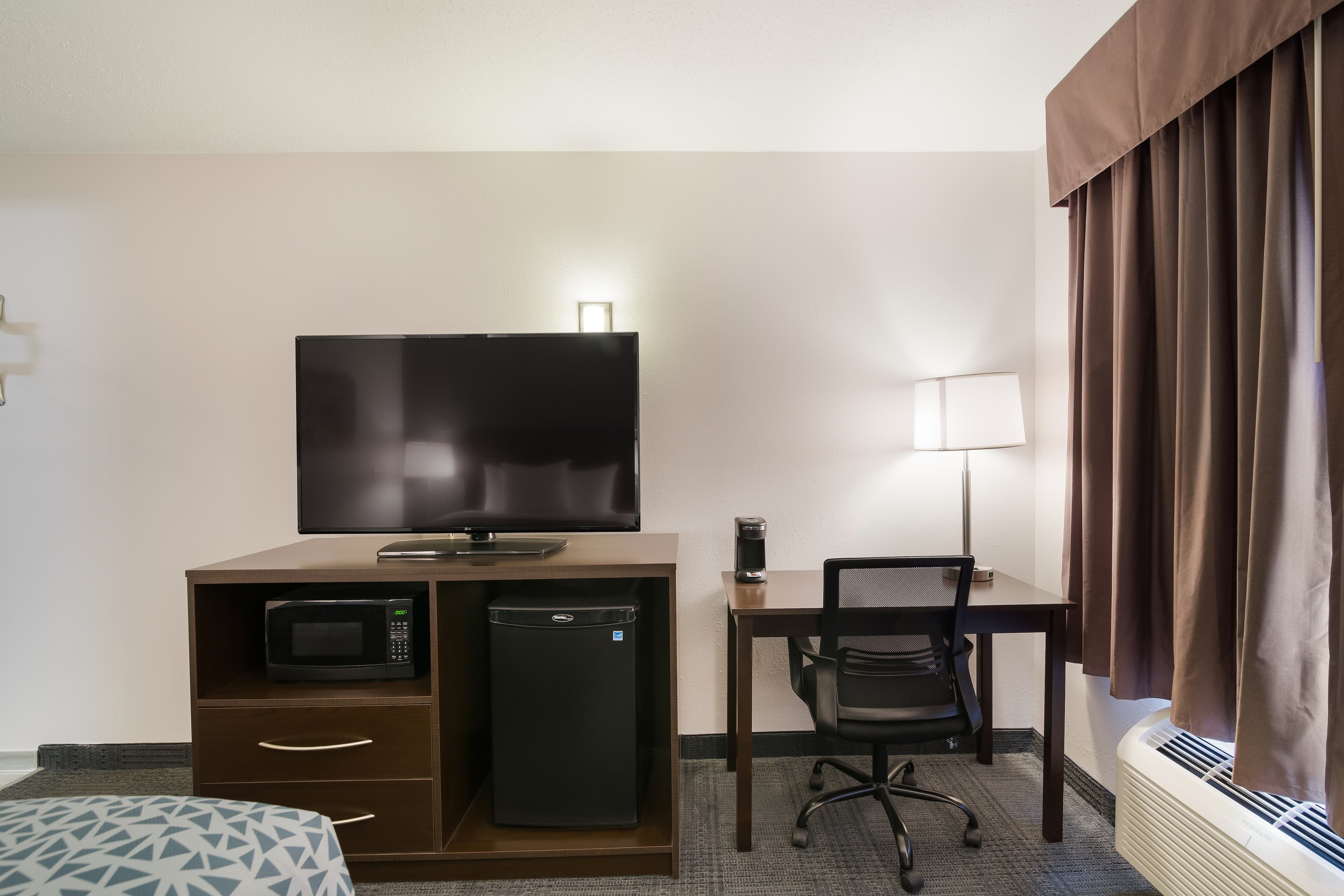 Econo Lodge Williston — 13