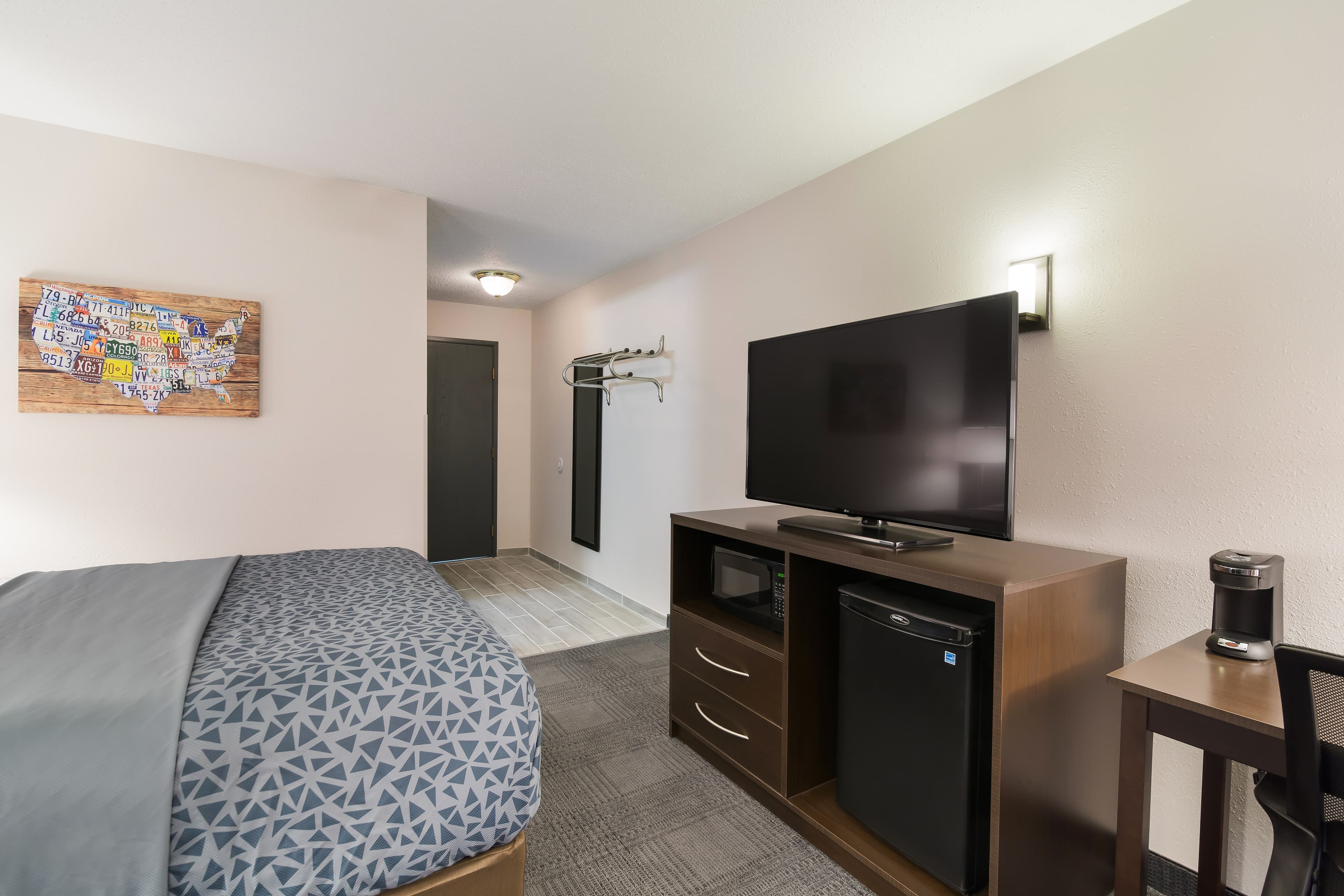Econo Lodge Williston — 14