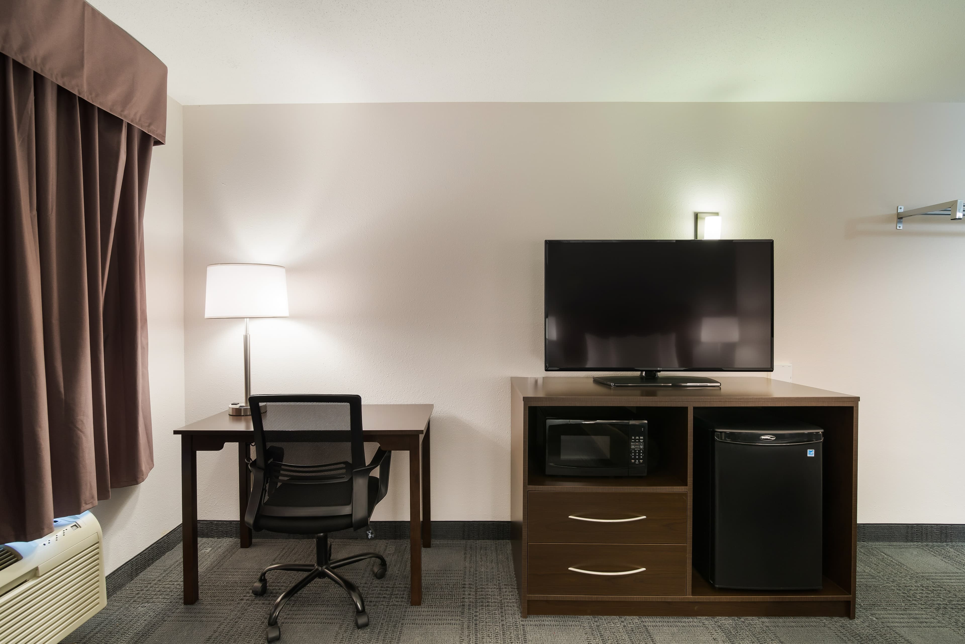 Econo Lodge Williston — 9