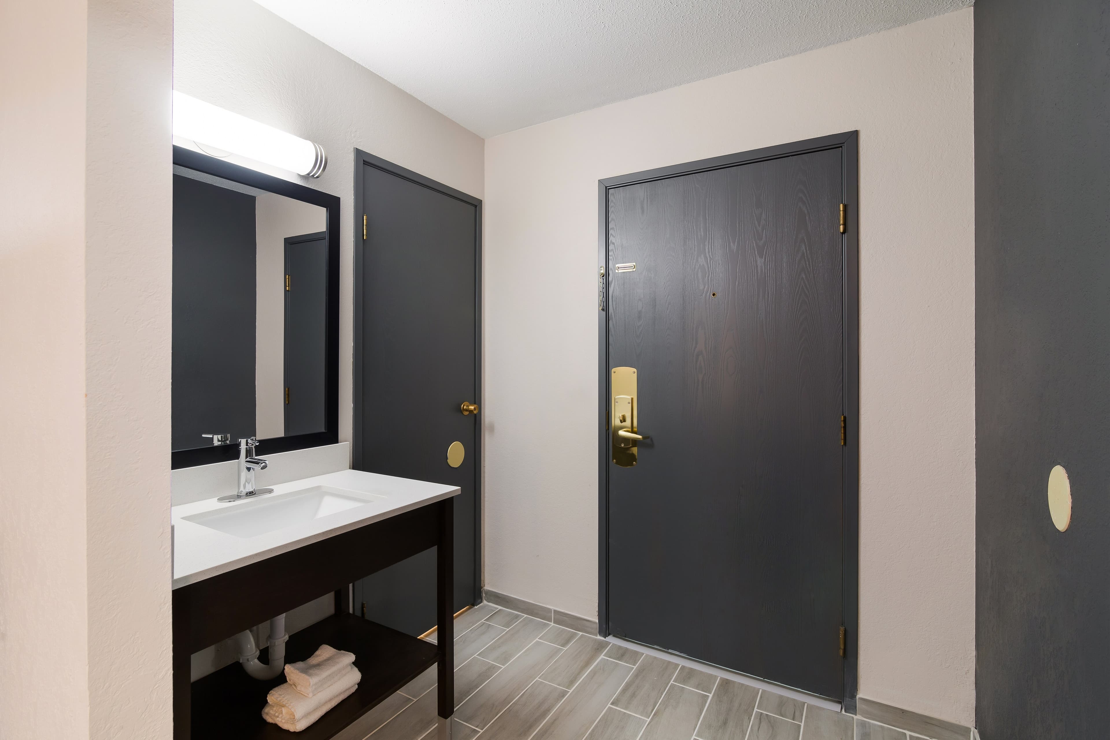Econo Lodge Williston — 17