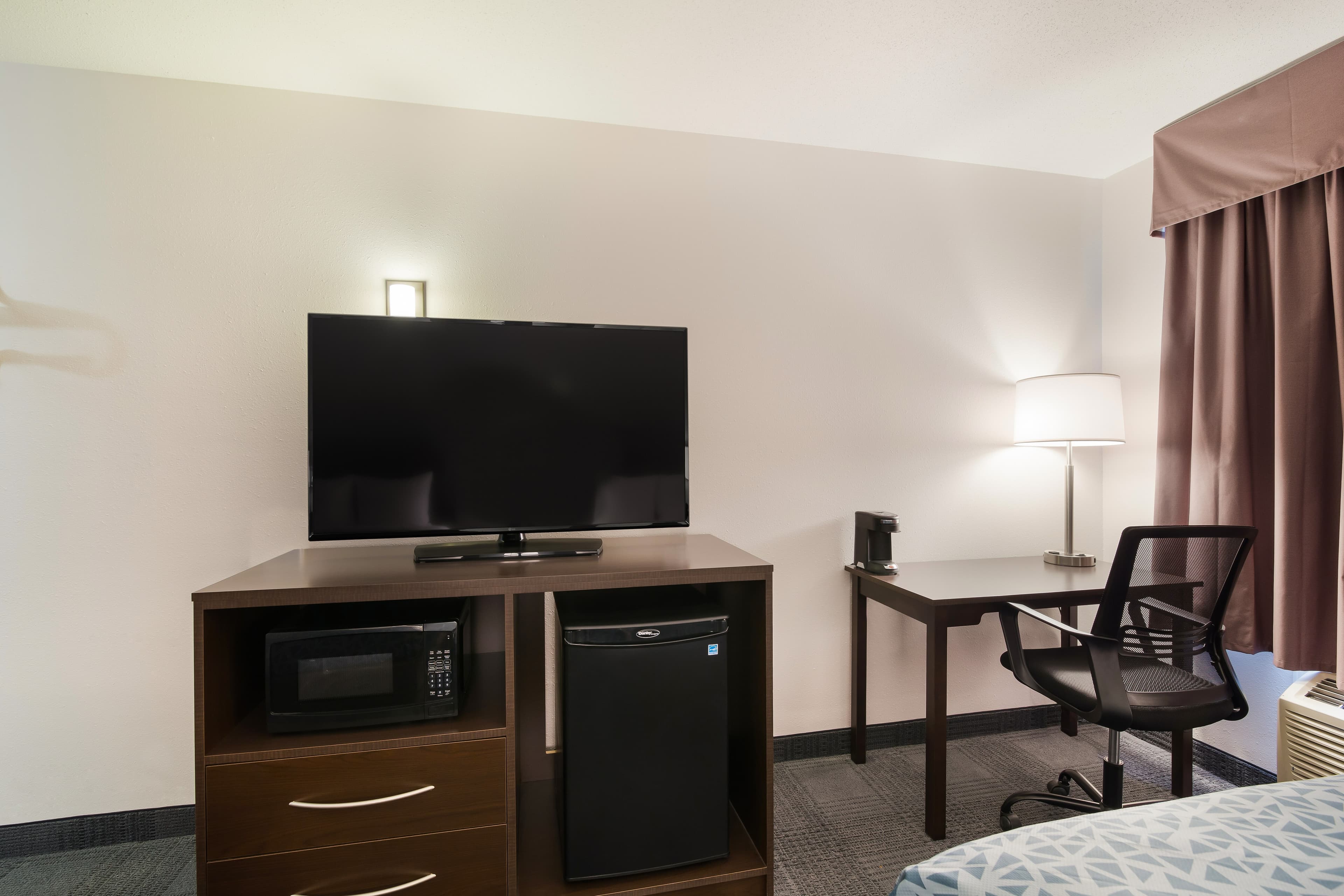 Econo Lodge Williston - Image 3