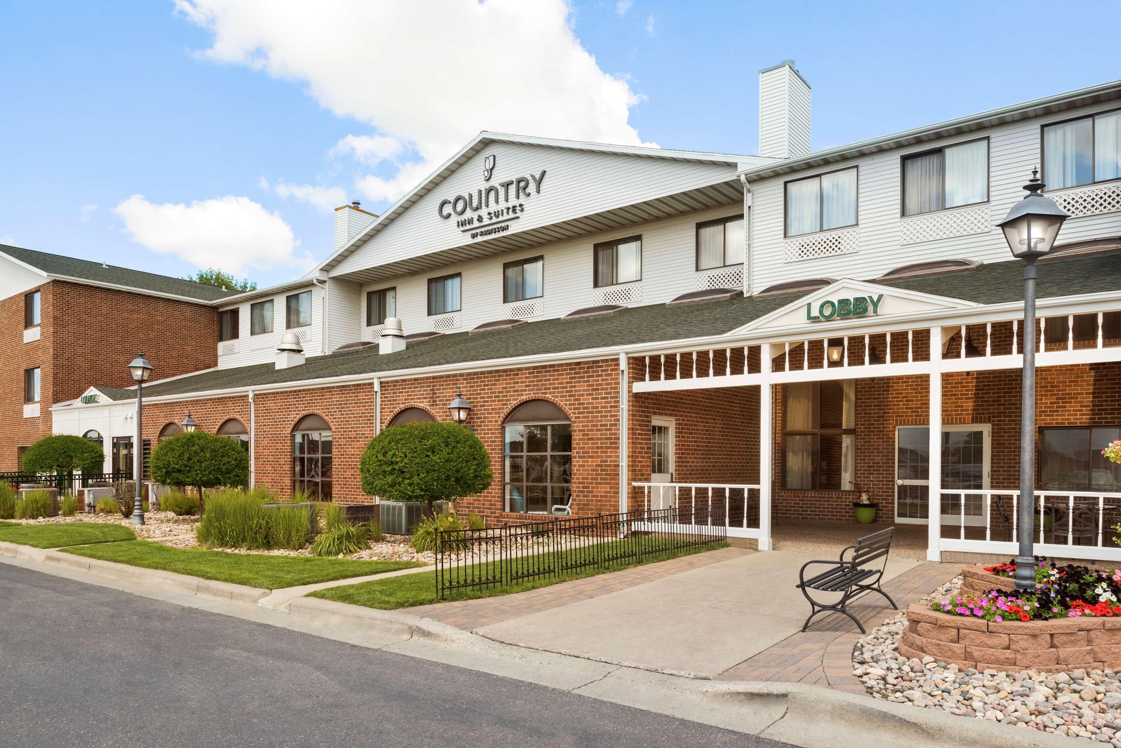 Country Inn & Suites by Radisson, Fargo, ND - Image 1